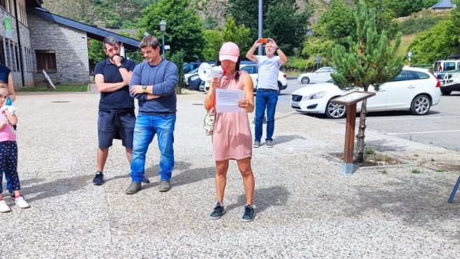 Lectura de un texto en el que se denuncia la situación. Lectura de un texto en el que se denuncia la situación.