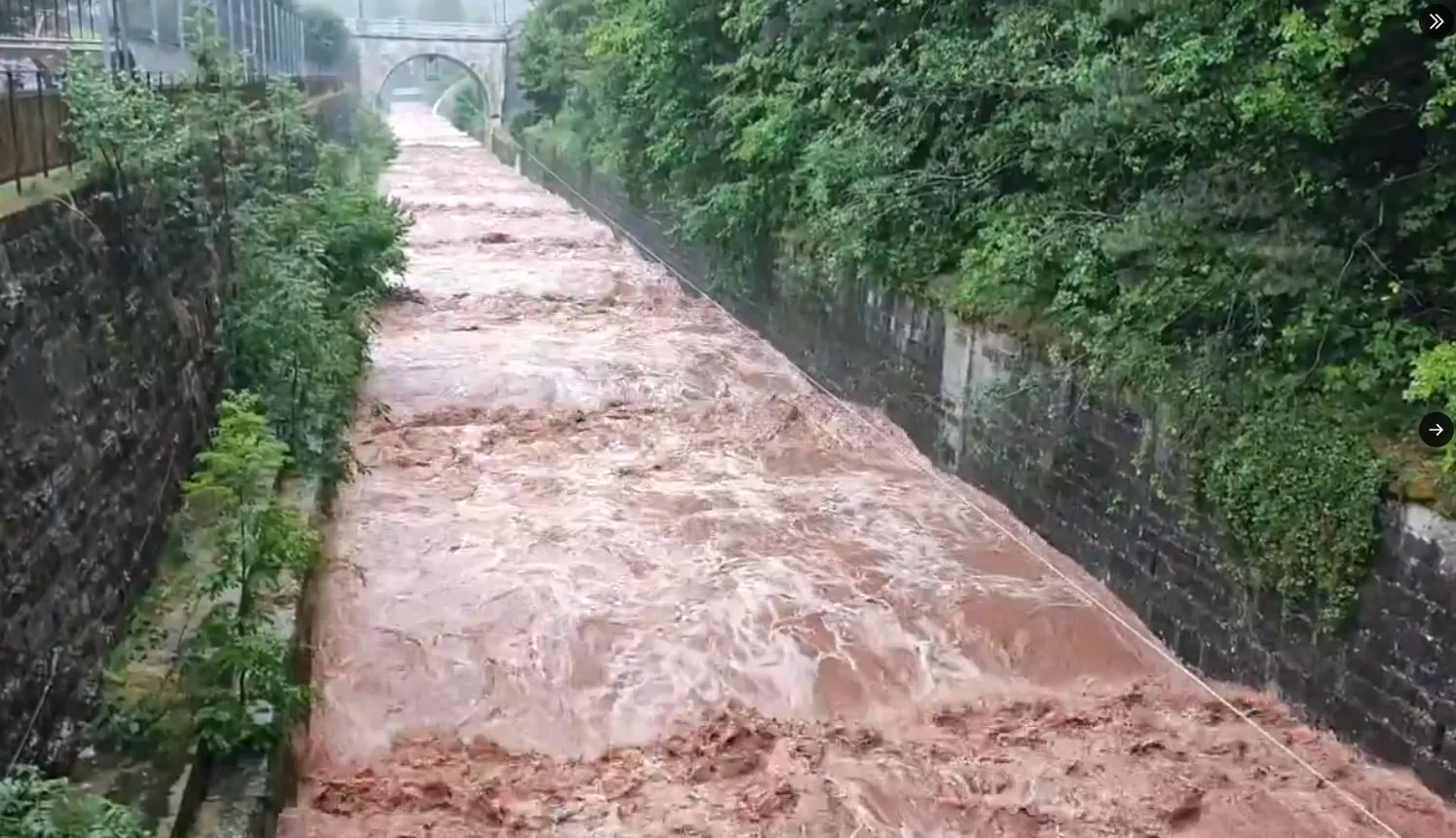 Río Aragón en Canfranc tras las intensas precipitaciones. El otoño ha empezado intenso en lluvias aunque será más cálido de lo normal