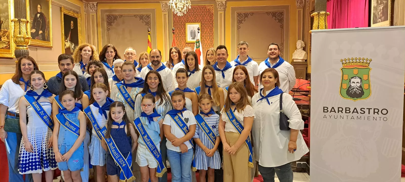 Barbastrenses en el Exterior en el salón de plenos del Ayuntamiento