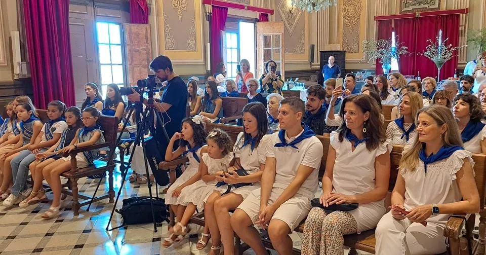 Barbastrenses en el Exterior en el salón de plenos del Ayuntamiento