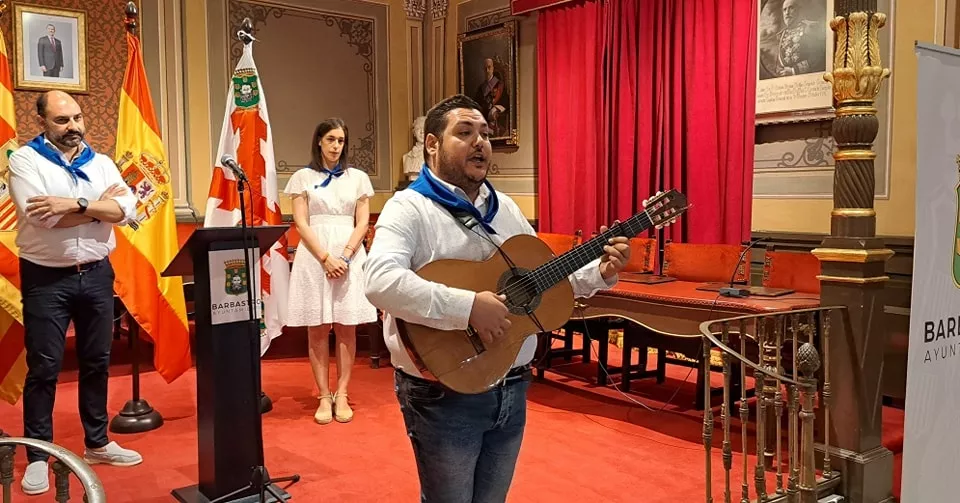 Barbastrenses en el Exterior en el salón de plenos del Ayuntamiento