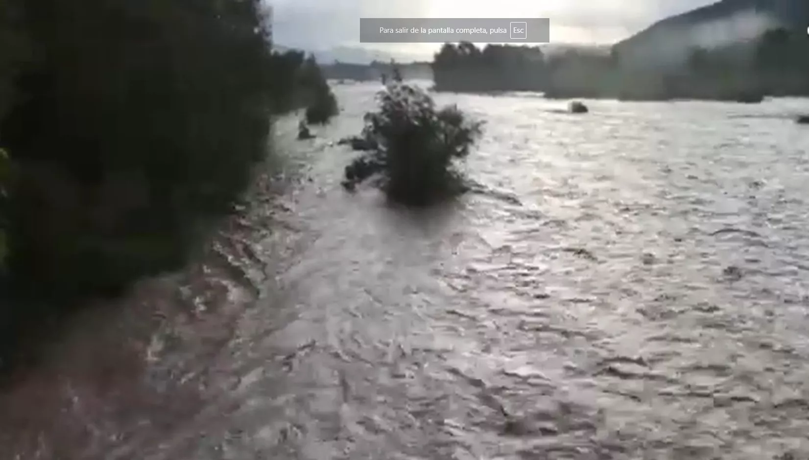 Río Aragón a su paso por Puente La Reina Río Aragón a su paso por Puente La Reina