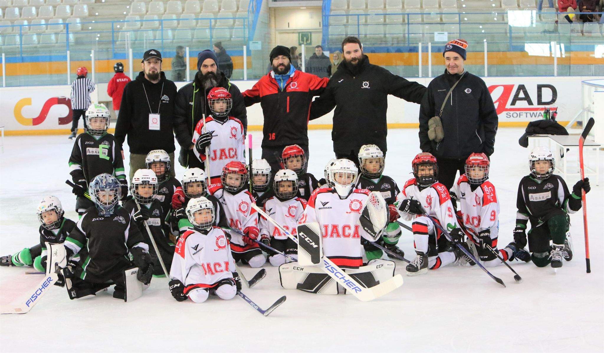El Club Hielo Jaca se presentó al III Memorial Carlos Sánchez-Cruzat Duplá con dos equipos tanto en el torneo Sub 11, como en el relativo a Sub 9