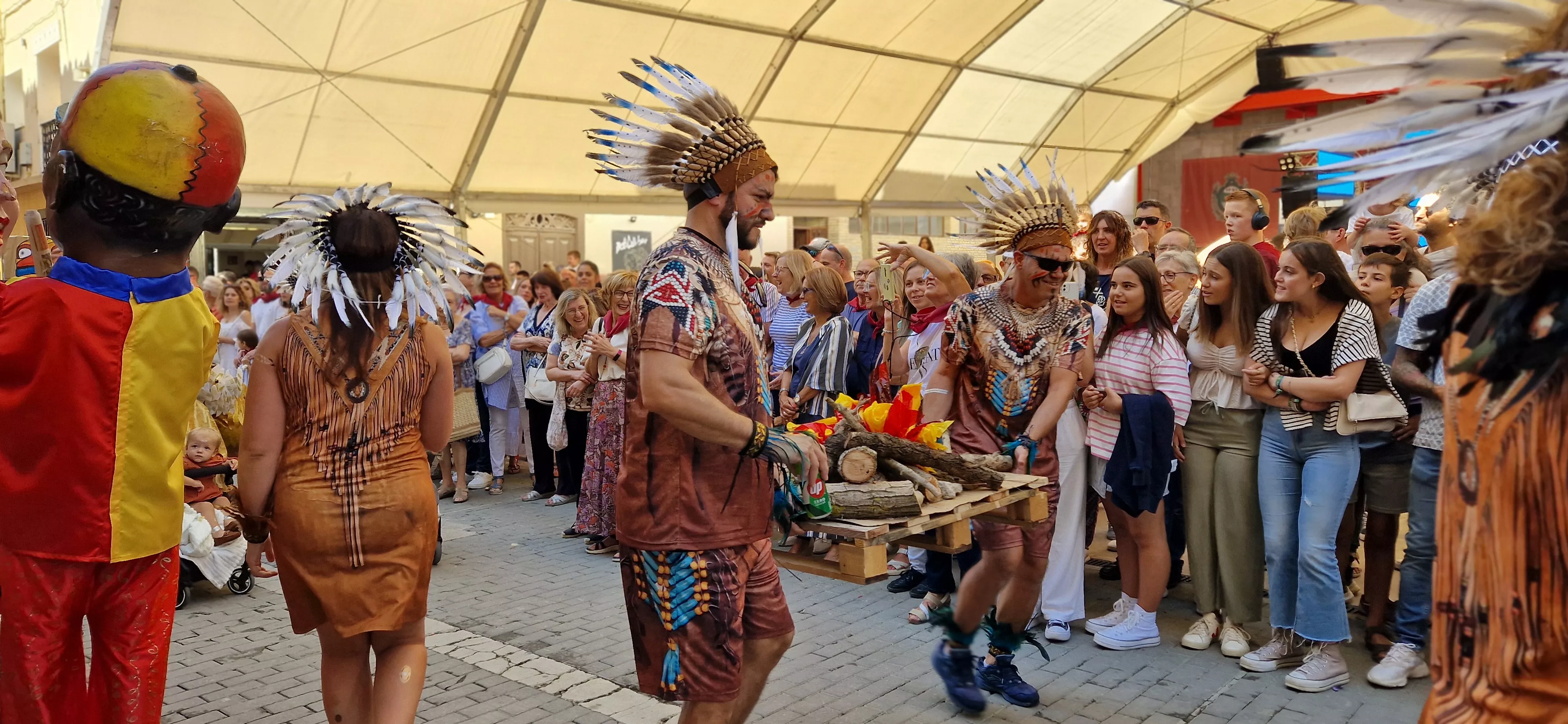 Cabalgata de fiestas de Almudévar 2024. Foto Myriam Martínez 