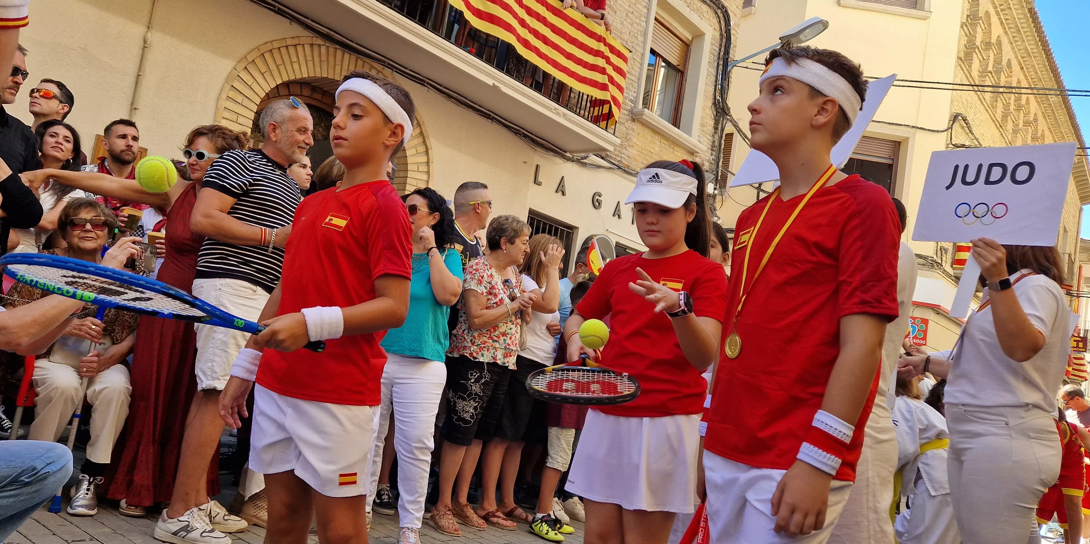 Cabalgata de fiestas de Almudévar 2024. Foto Myriam Martínez 