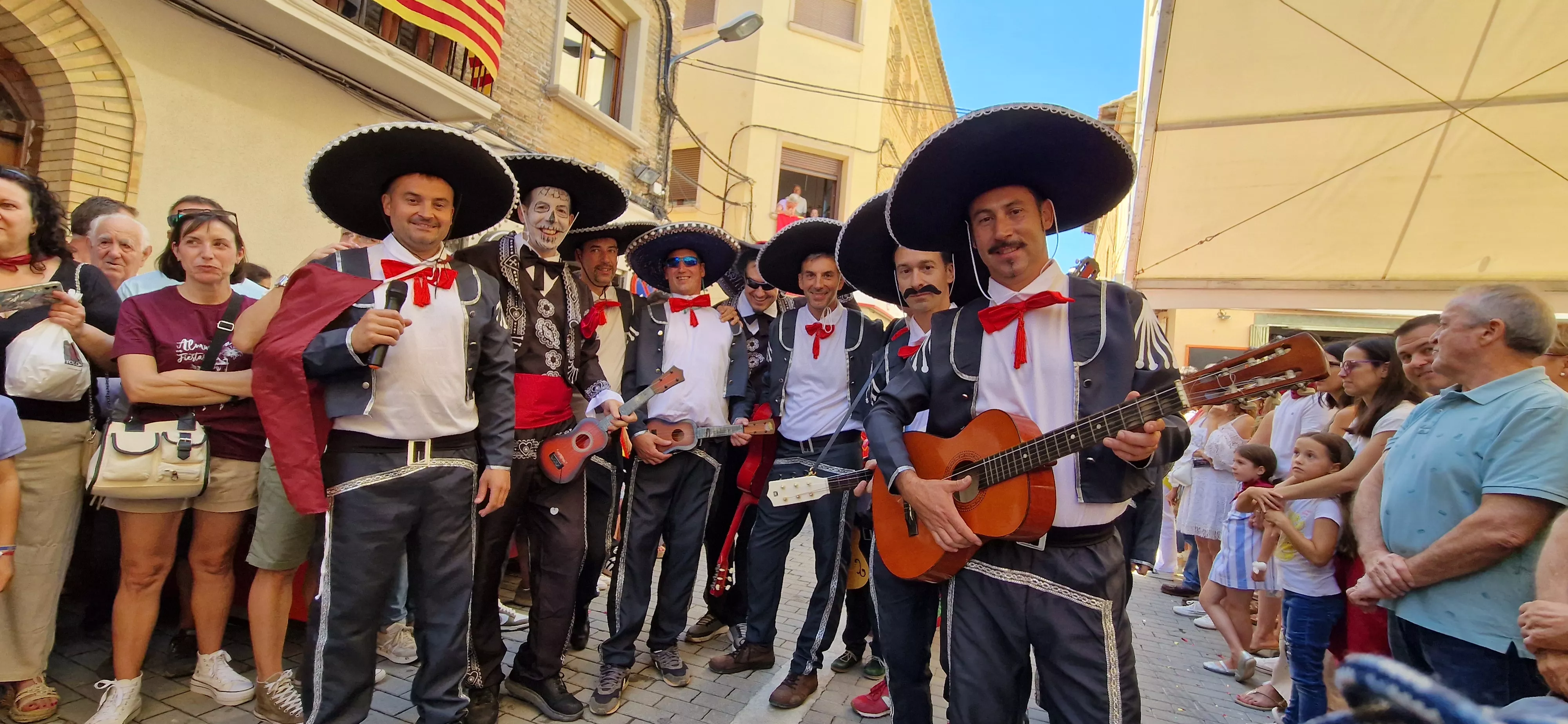 Cabalgata de fiestas de Almudévar 2024. Foto Myriam Martínez 