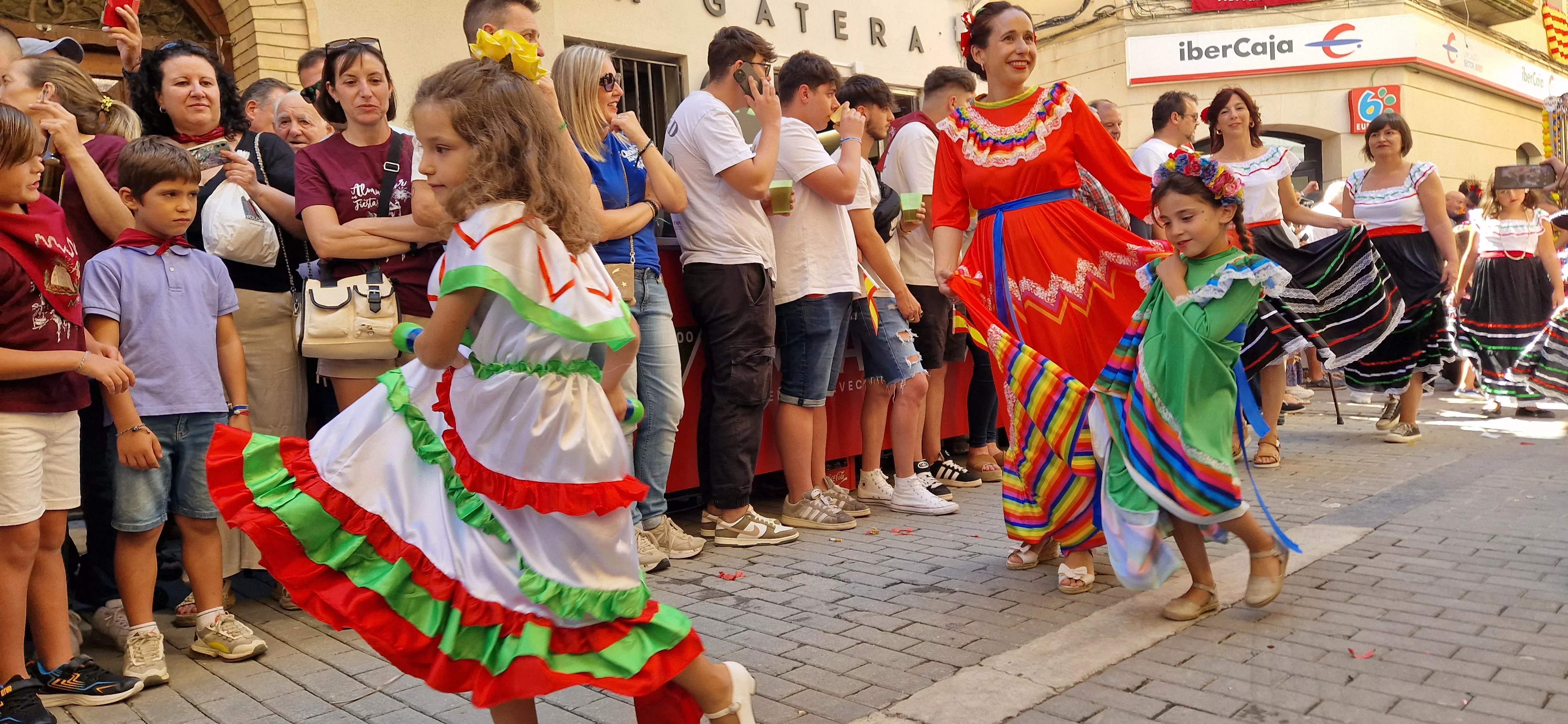 Cabalgata de fiestas de Almudévar 2024. Foto Myriam Martínez 