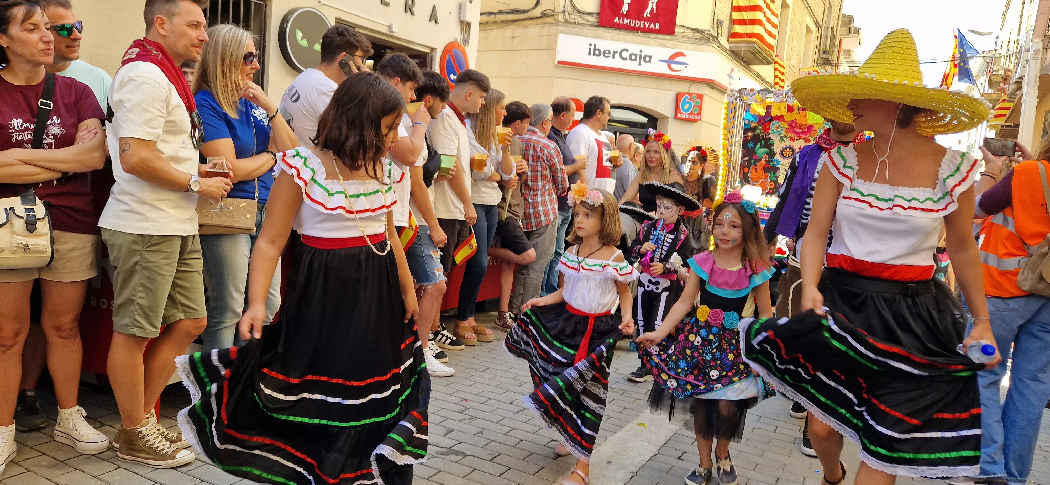 Cabalgata de fiestas de Almudévar 2024. Foto Myriam Martínez 