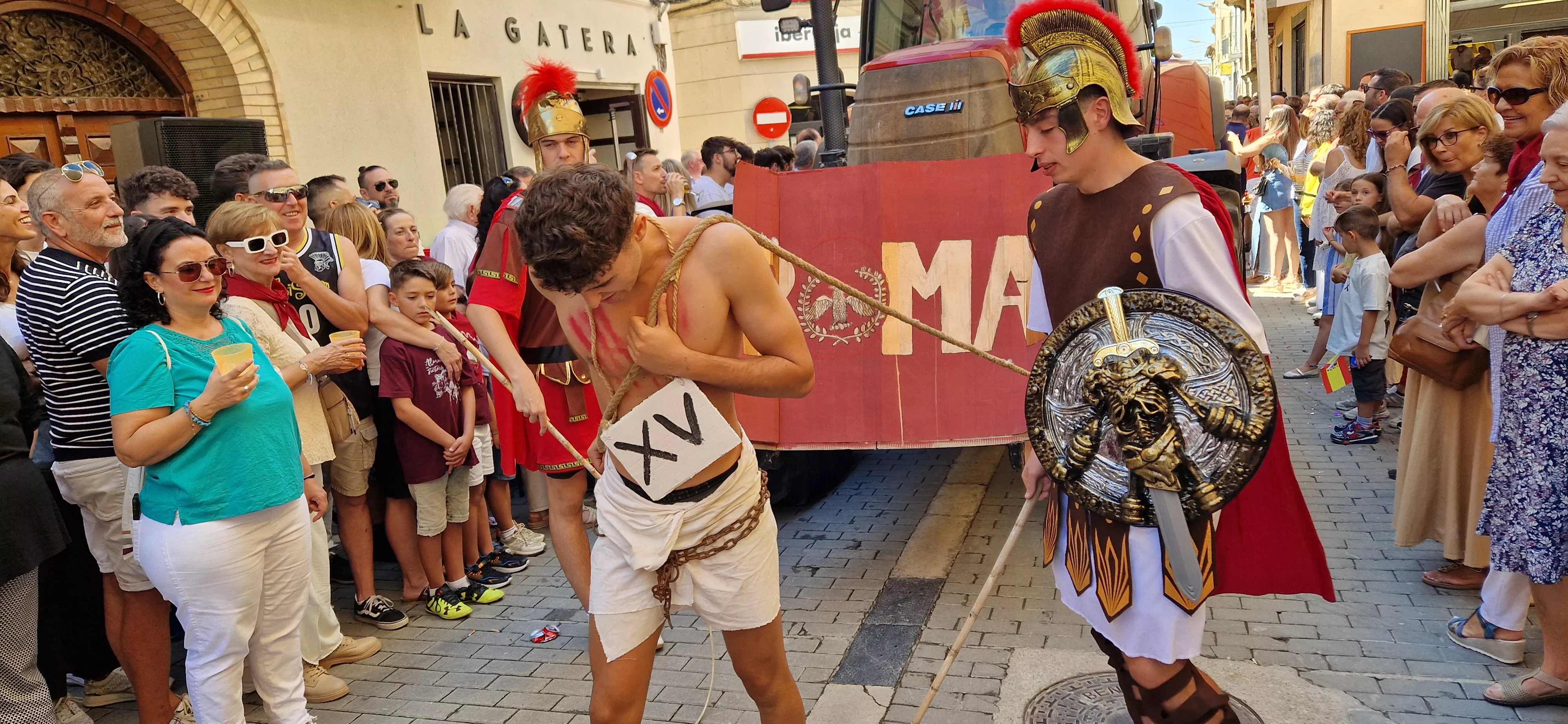 Cabalgata de fiestas de Almudévar 2024. Foto Myriam Martínez 