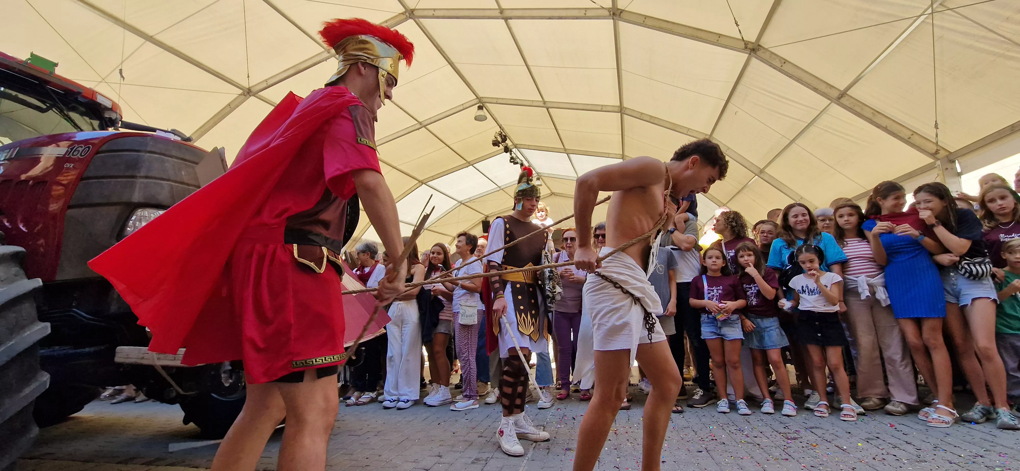 Cabalgata de fiestas de Almudévar 2024. Foto Myriam Martínez 