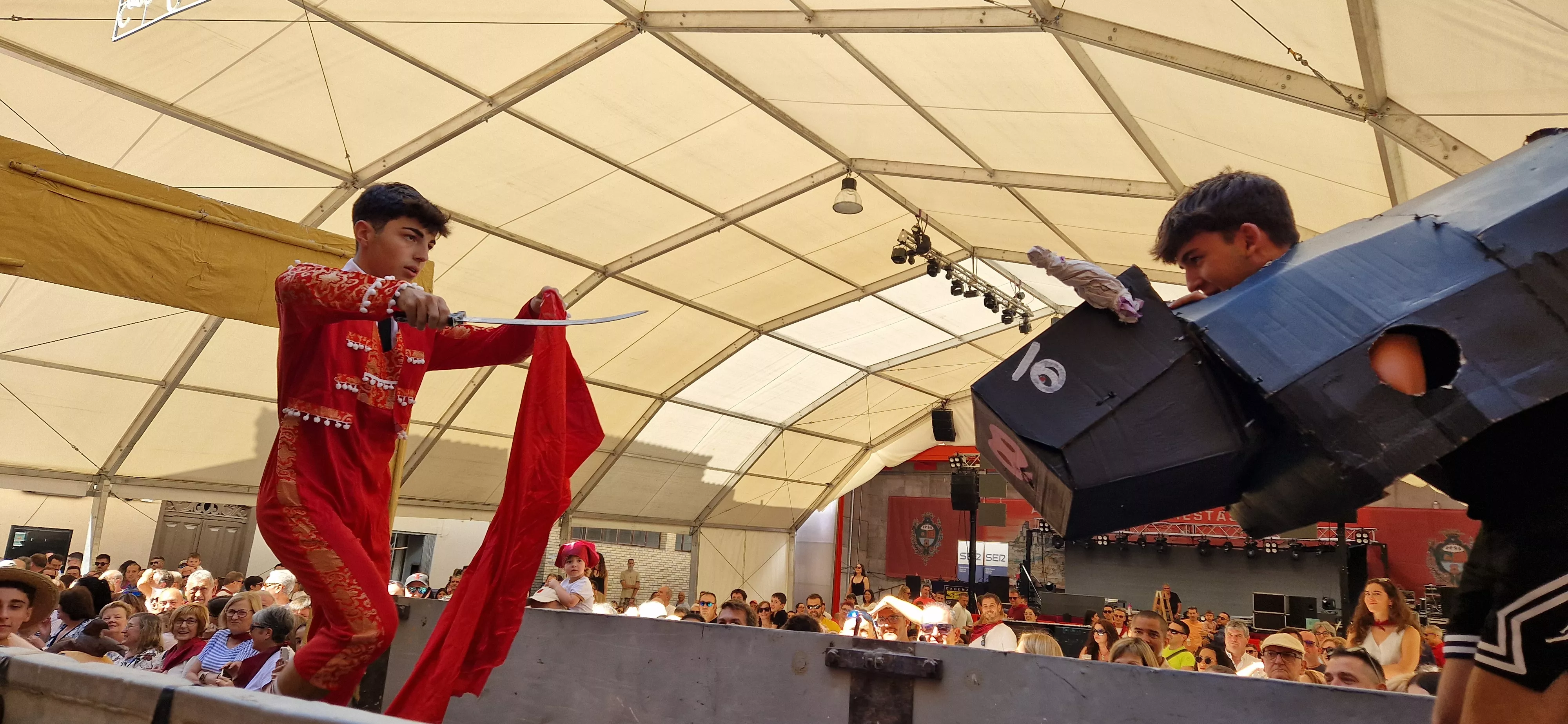 Cabalgata de fiestas de Almudévar 2024. Foto Myriam Martínez 