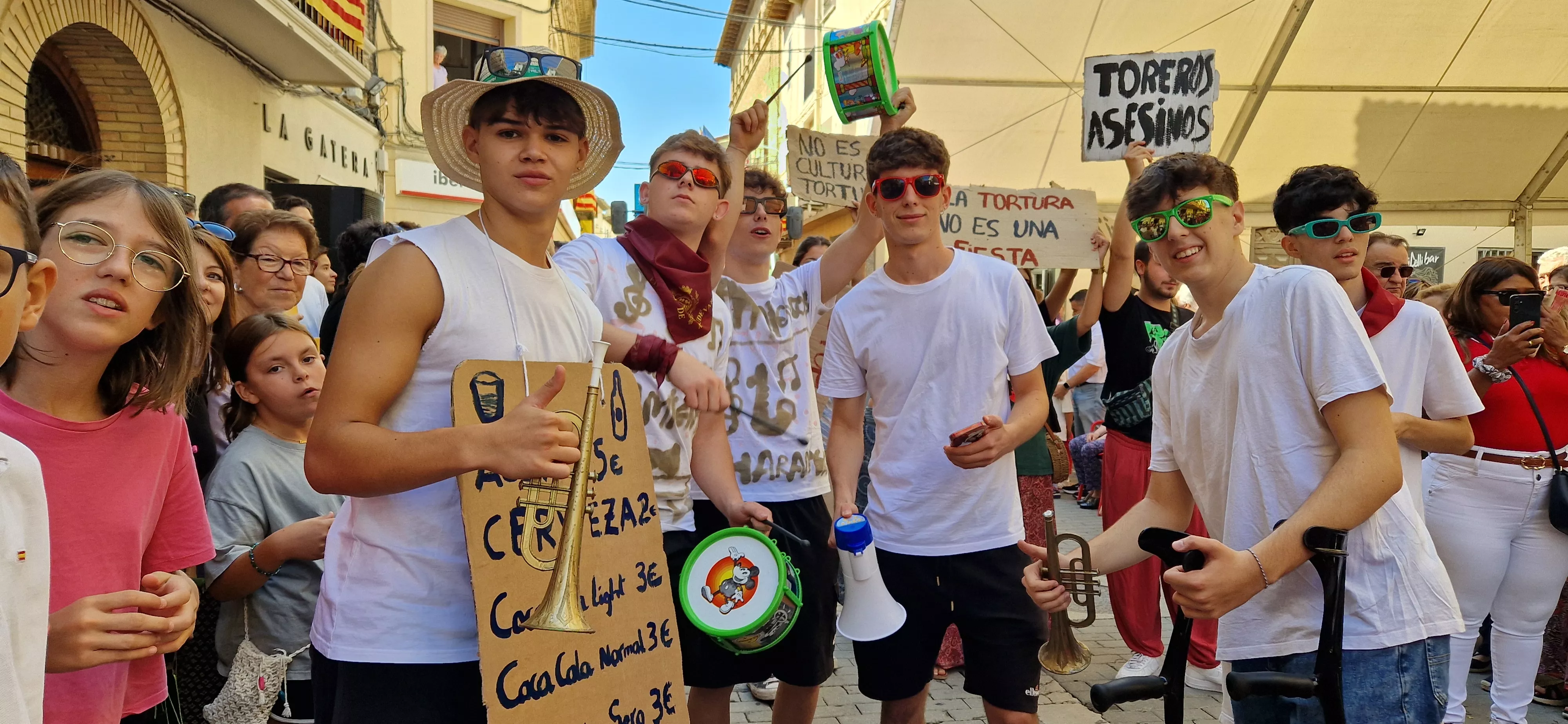 Cabalgata de fiestas de Almudévar 2024. Foto Myriam Martínez 