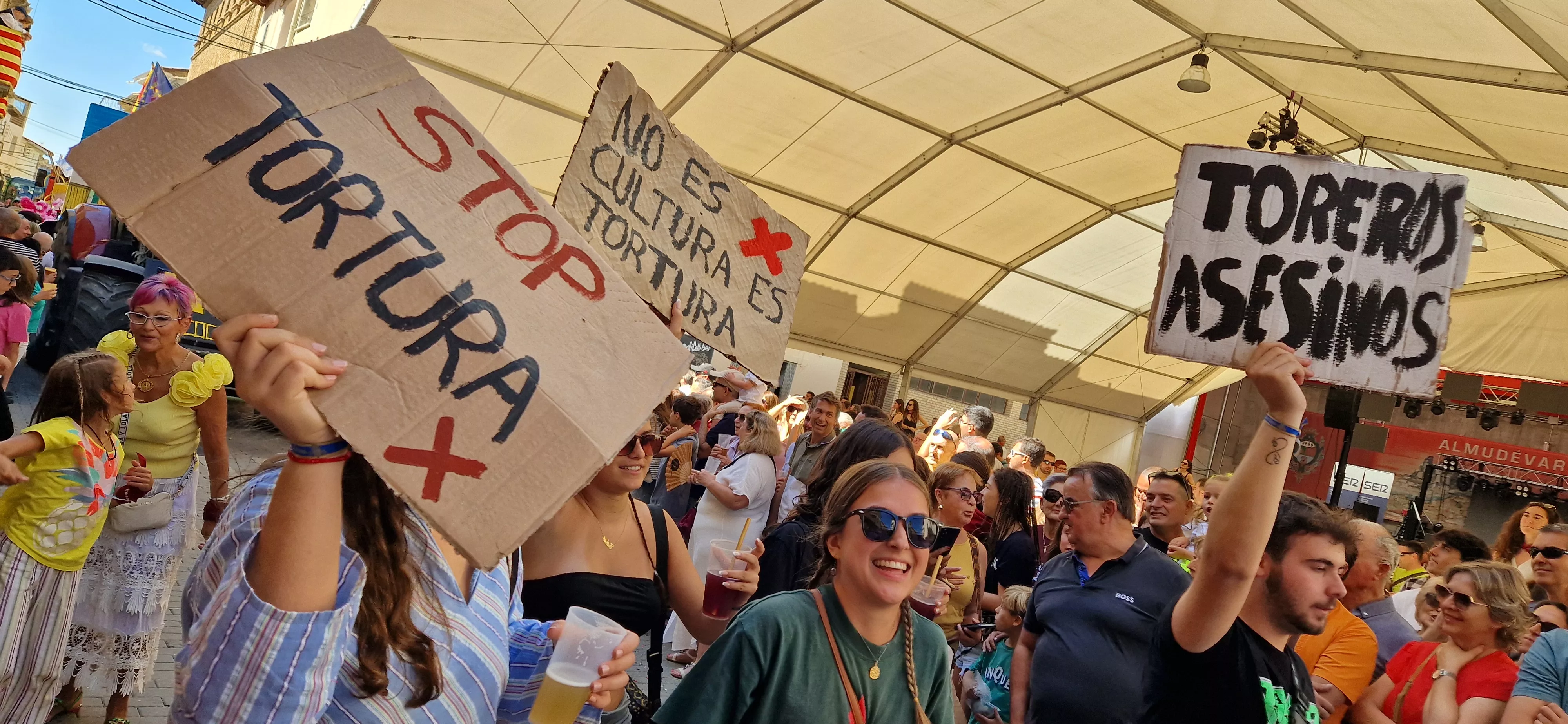 Cabalgata de fiestas de Almudévar 2024. Foto Myriam Martínez 