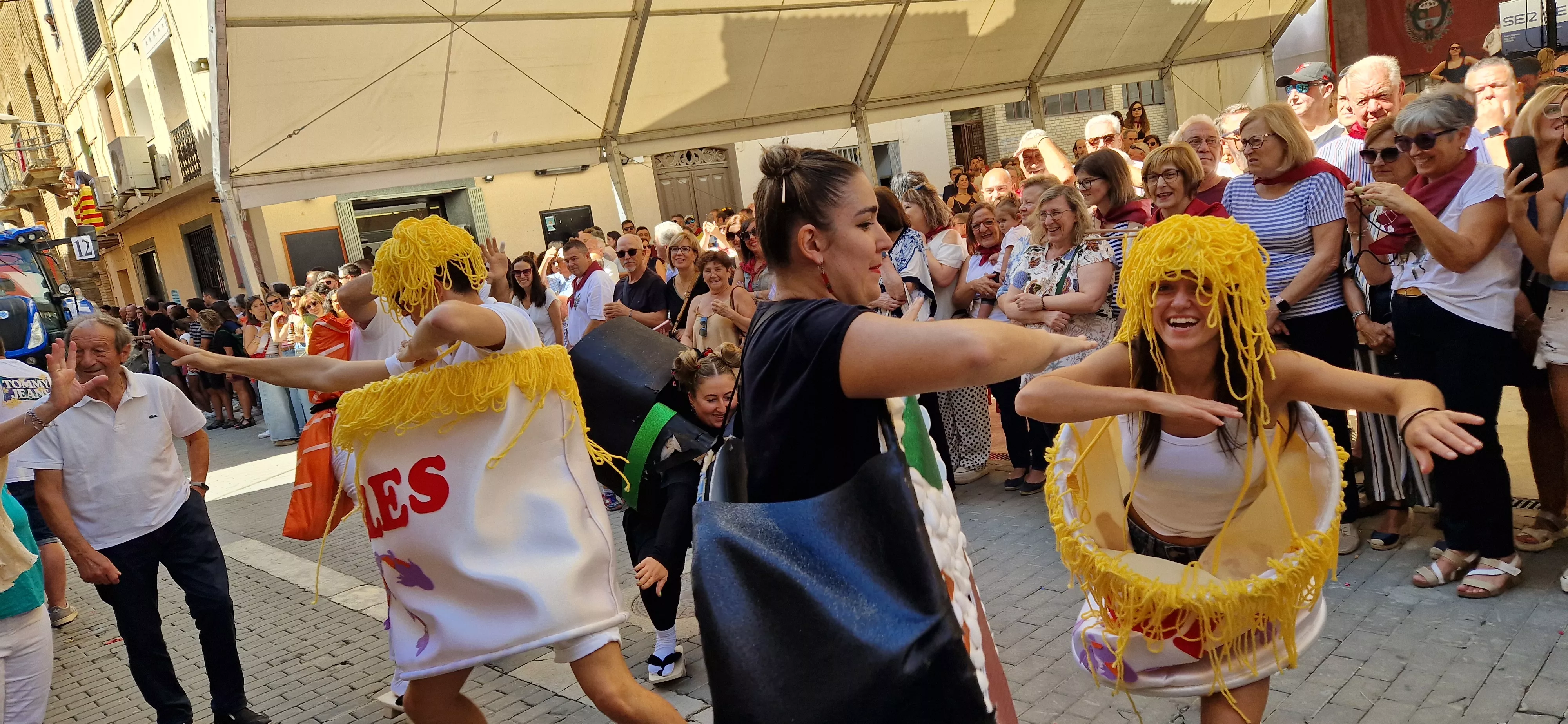 Cabalgata de fiestas de Almudévar 2024. Foto Myriam Martínez 
