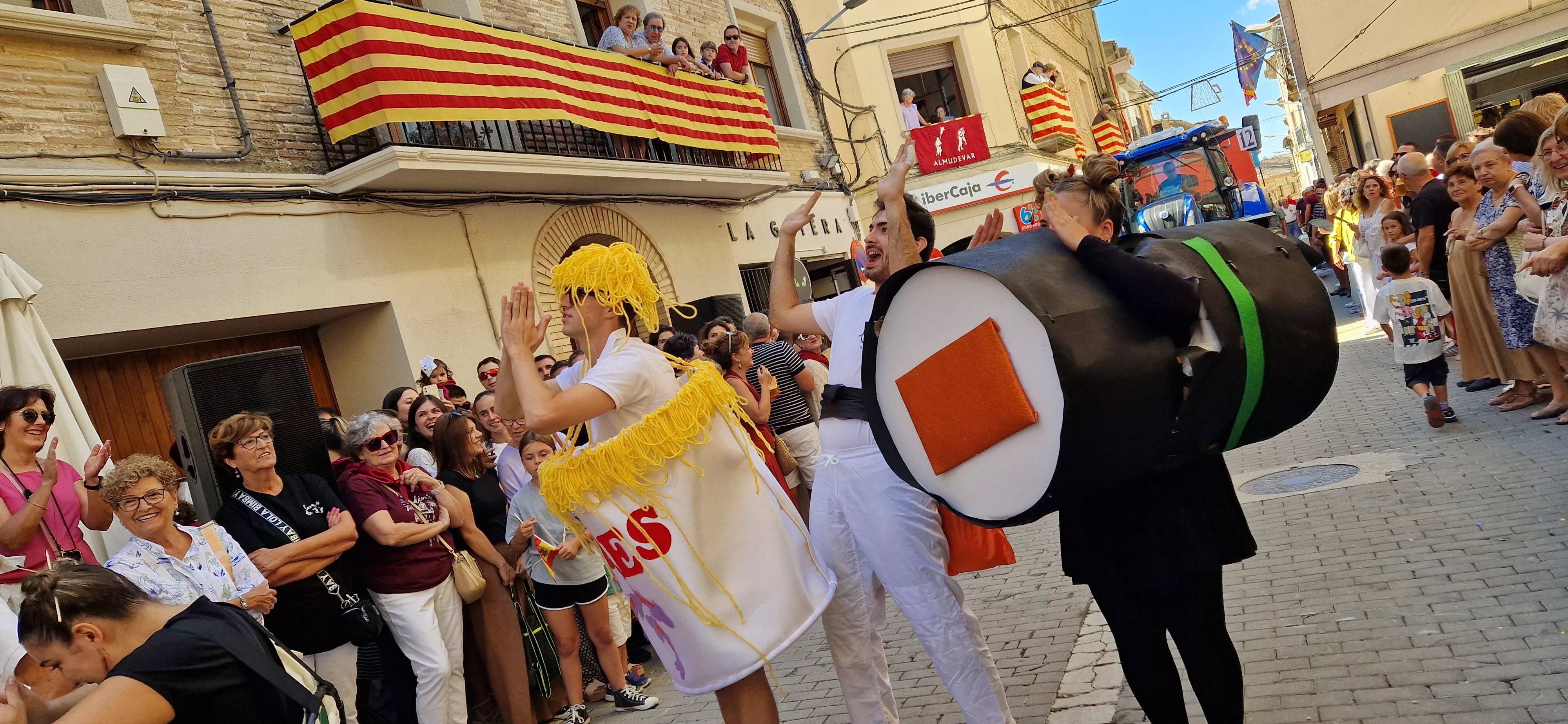 Cabalgata de fiestas de Almudévar 2024. Foto Myriam Martínez 