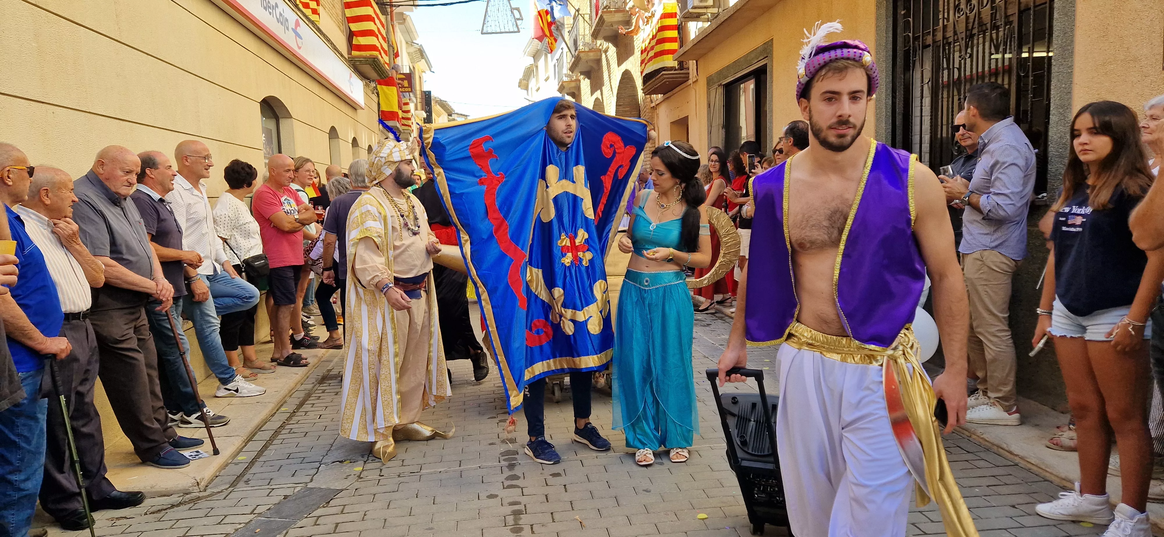 Cabalgata de fiestas de Almudévar 2024. Foto Myriam Martínez 