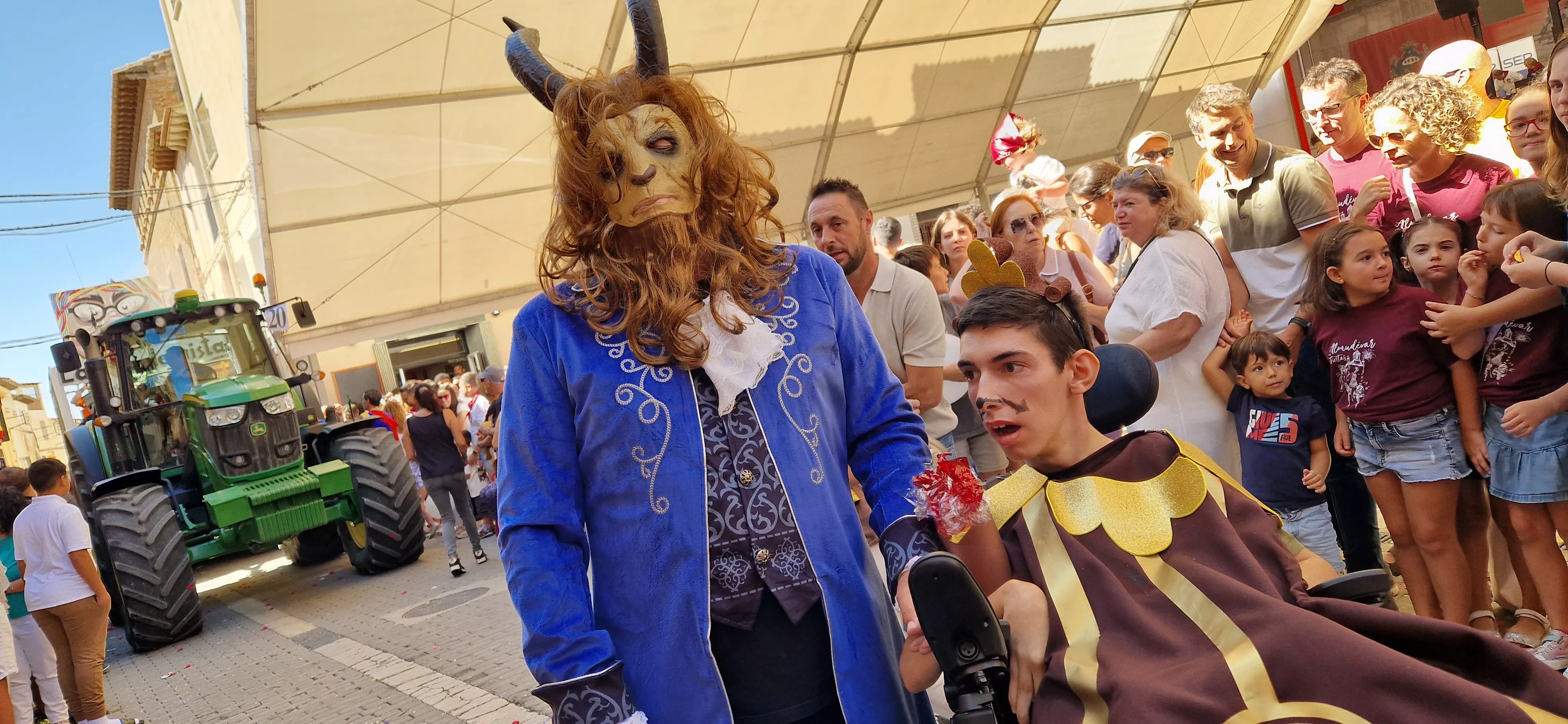 Cabalgata de fiestas de Almudévar 2024. Foto Myriam Martínez 