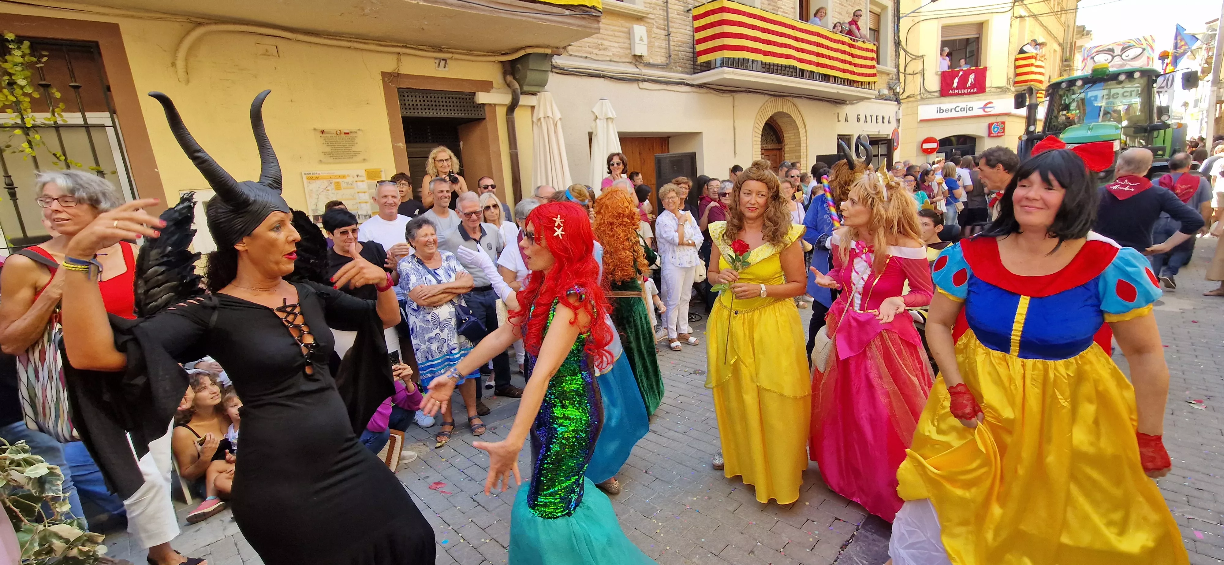 Cabalgata de fiestas de Almudévar 2024. Foto Myriam Martínez 
