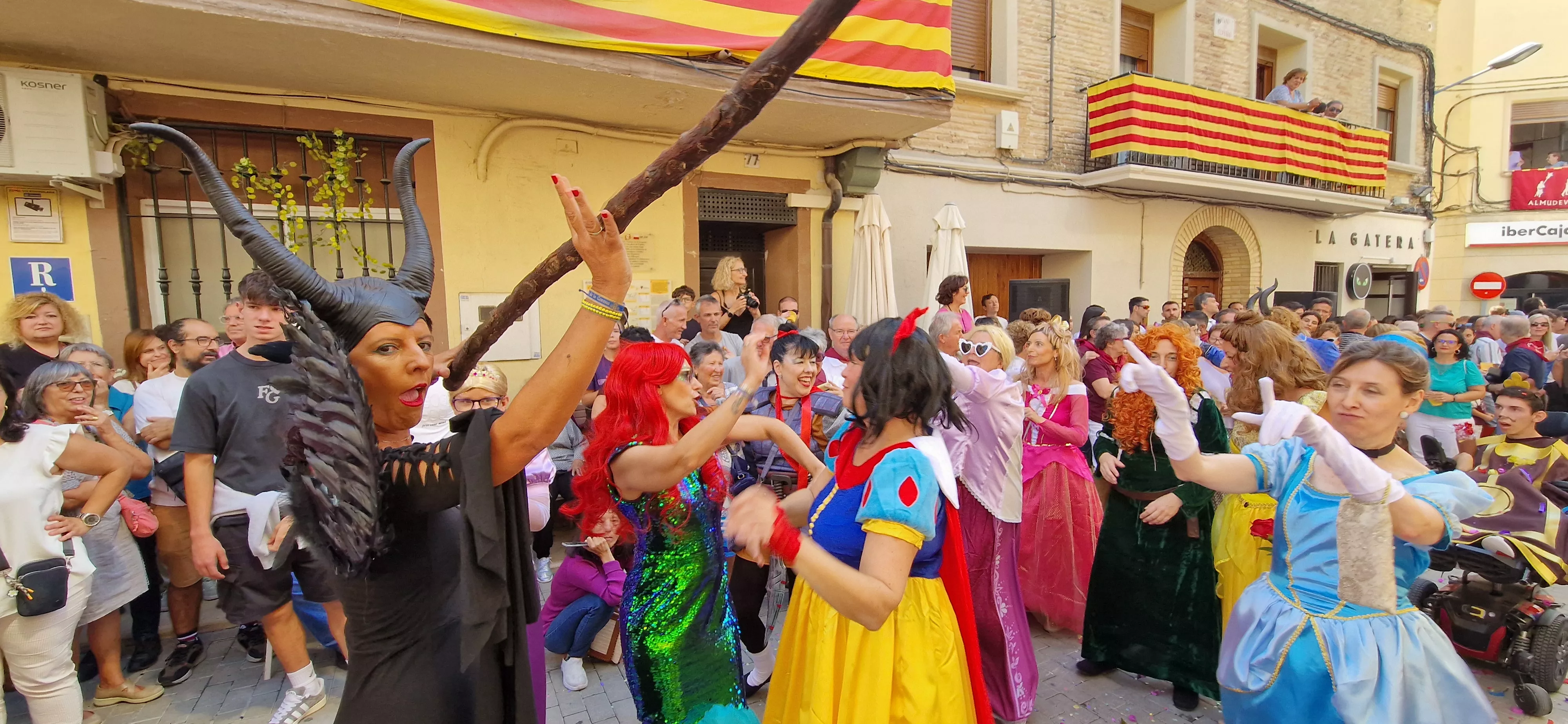 Cabalgata de fiestas de Almudévar 2024. Foto Myriam Martínez 