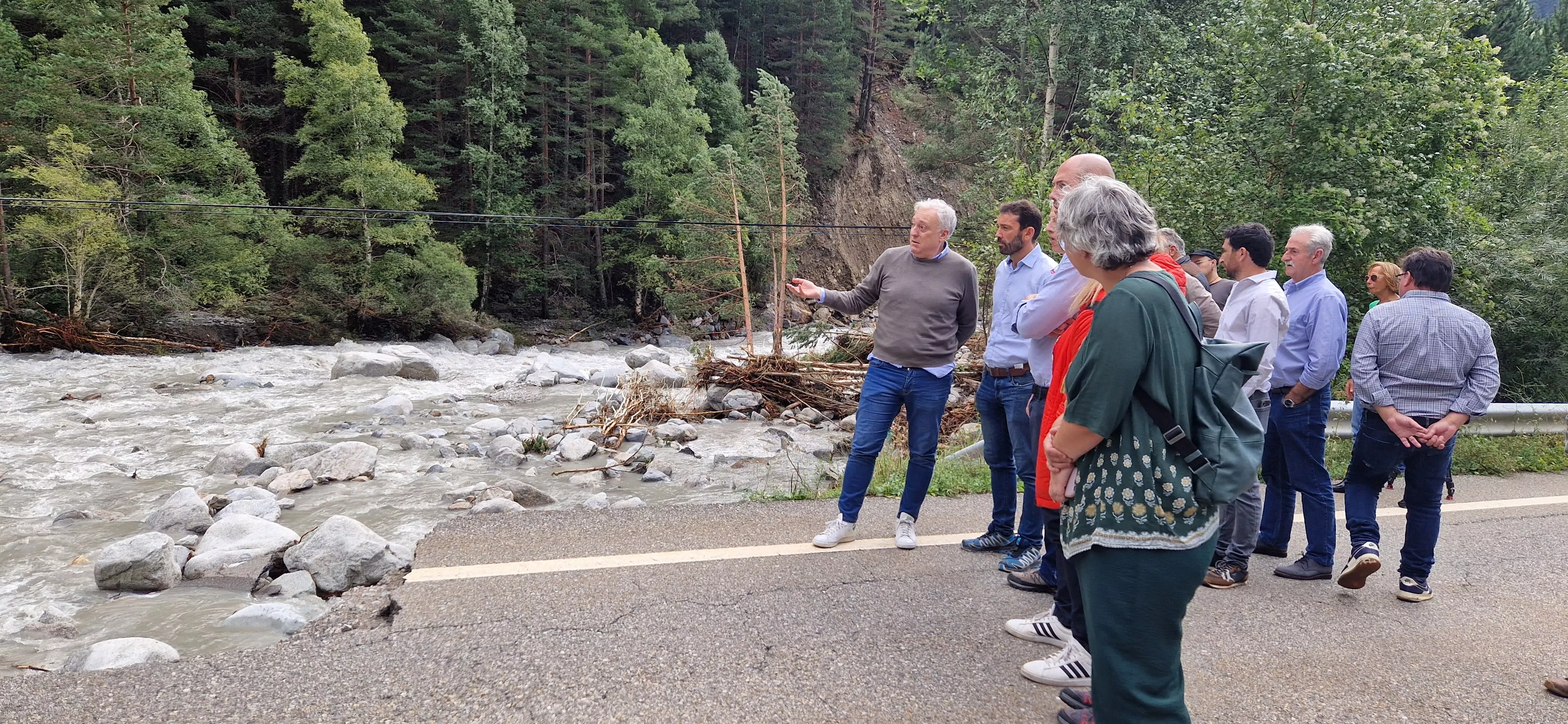 Octavio López ha comprobado los daños causados por la dana en la carretera A-138 en Bielsa. Octavio López ha comprobado los daños causados por la dana en la carretera A-138 en Bielsa.