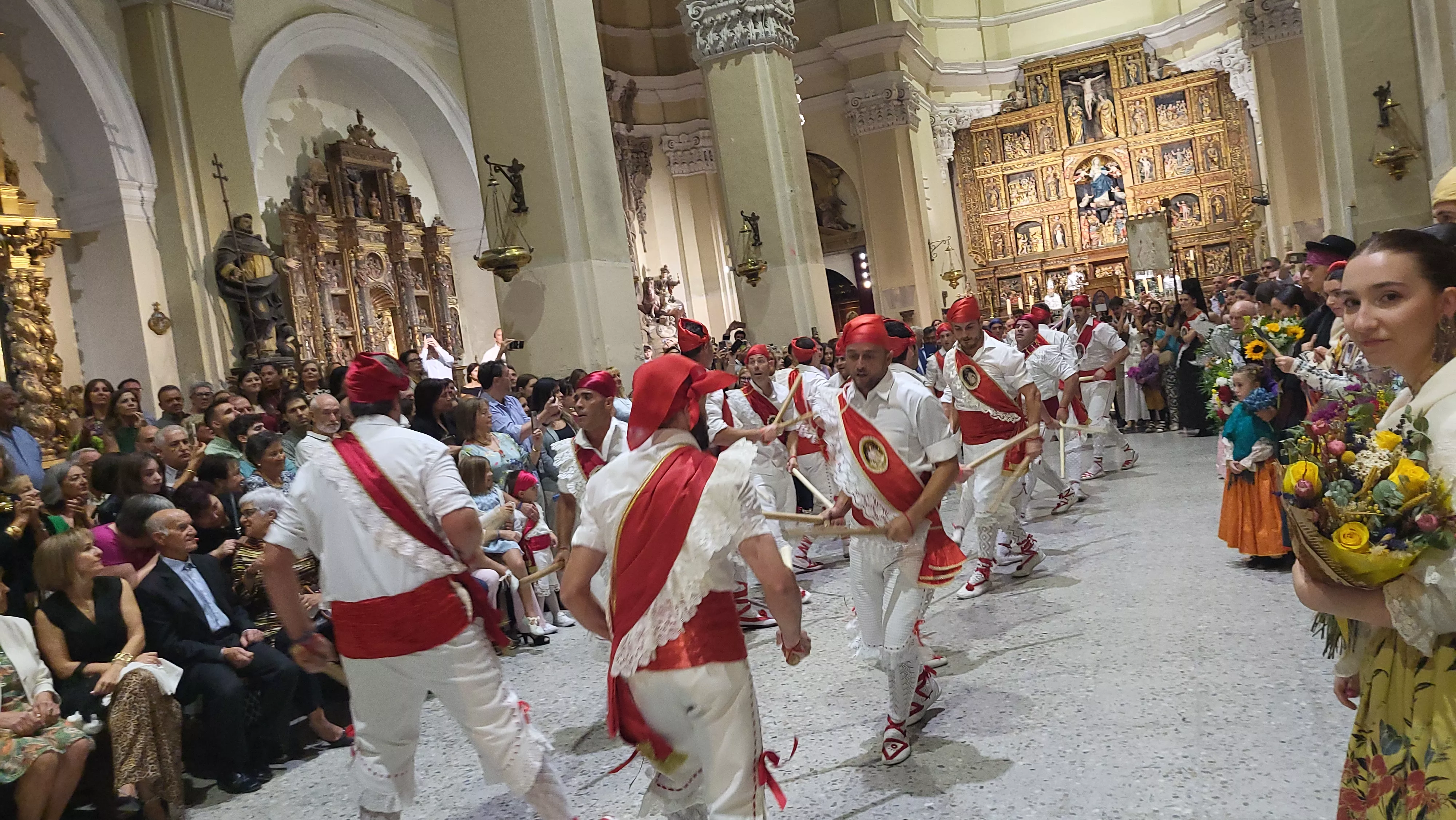 Procesión de la bajada de la Virgen de Corona de Almudévar. Foto Mercedes Manterola