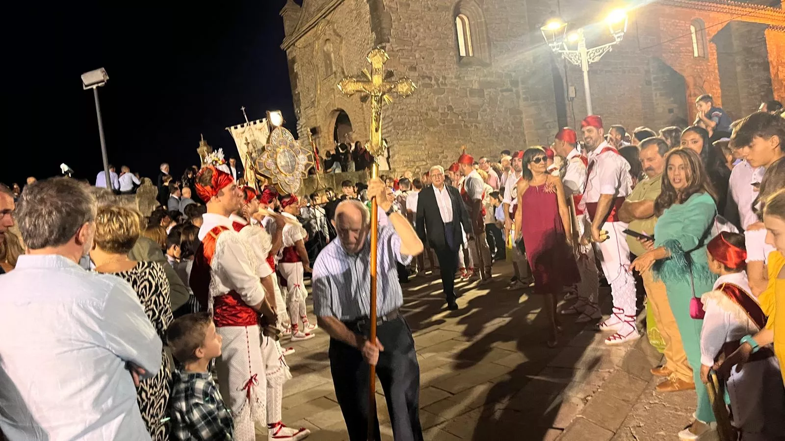 Procesión de la bajada de la Virgen de Corona de Almudévar. Foto Mercedes Manterola