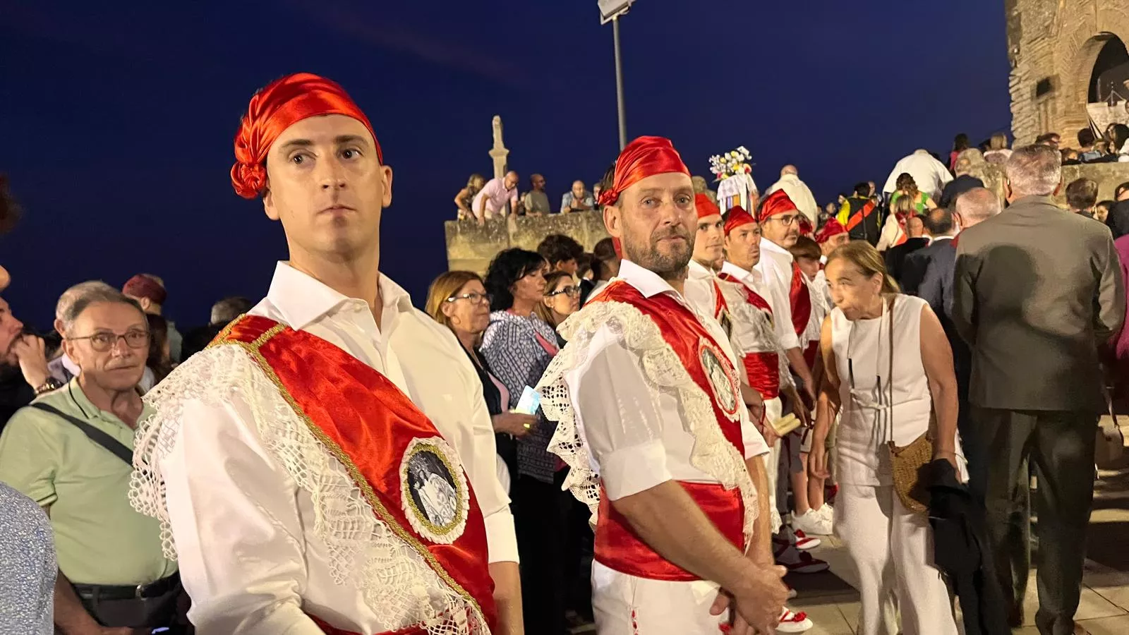 Procesión de la bajada de la Virgen de Corona de Almudévar. Foto Mercedes Manterola