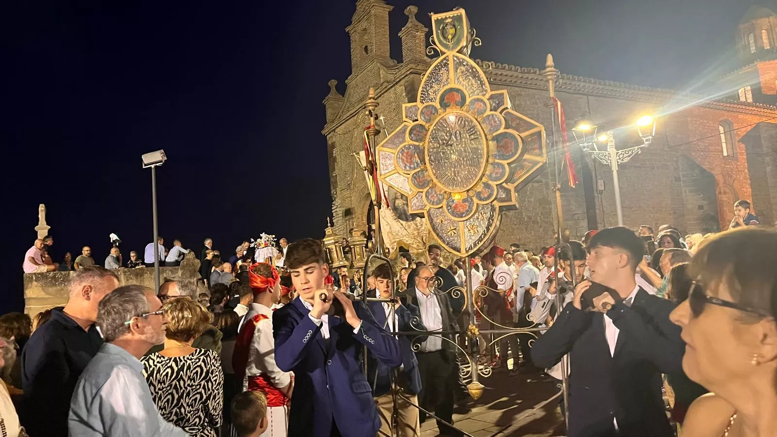 Procesión de la bajada de la Virgen de Corona de Almudévar. Foto Mercedes Manterola