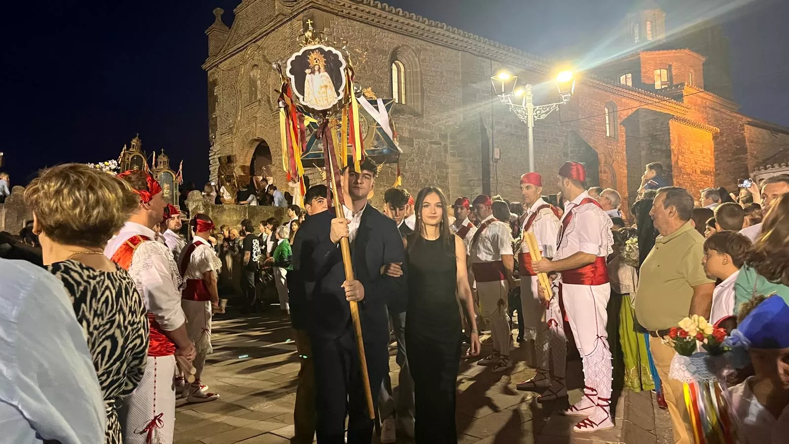 Procesión de la bajada de la Virgen de Corona de Almudévar. Foto Mercedes Manterola