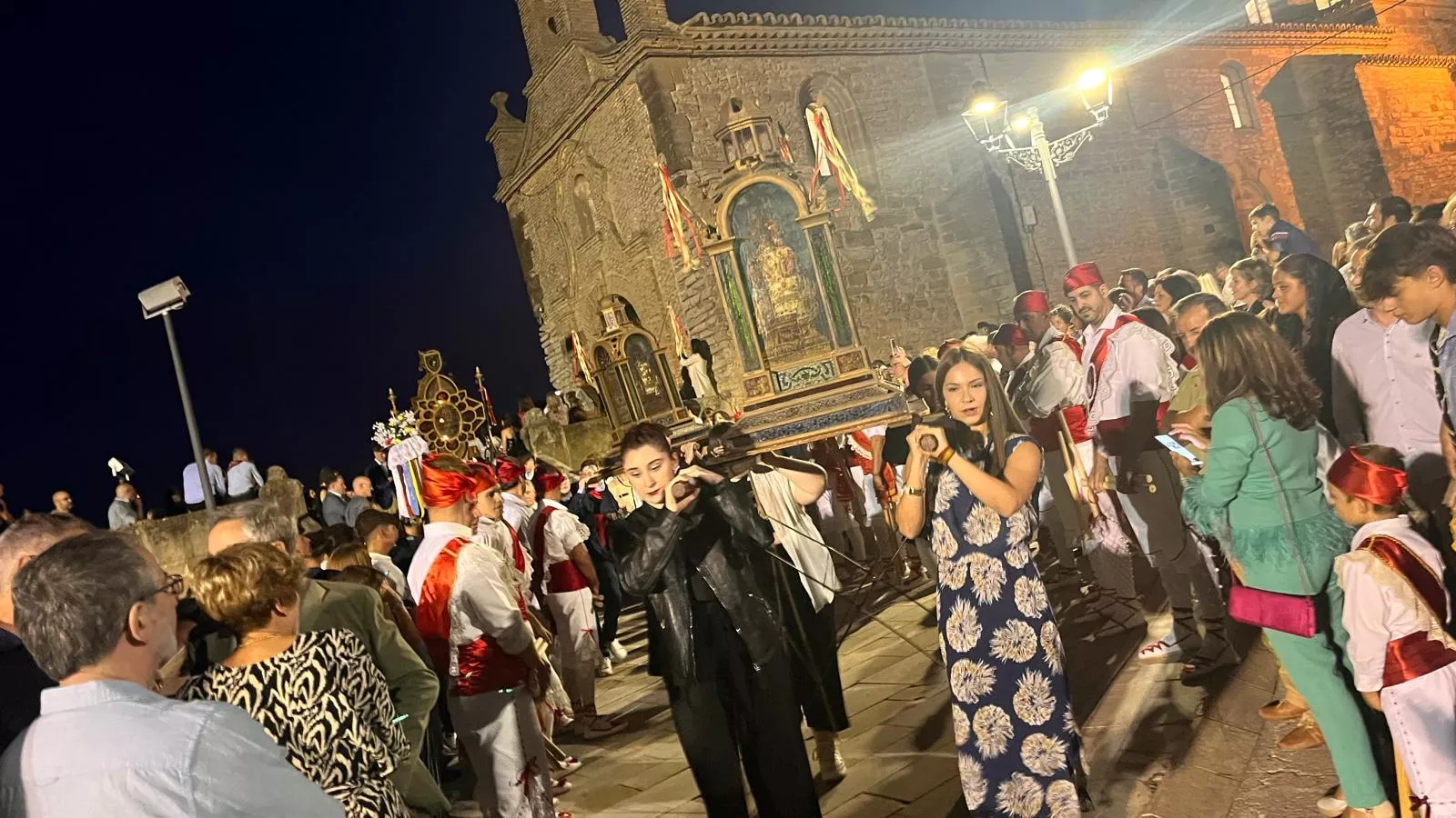 Procesión de la bajada de la Virgen de Corona de Almudévar. Foto Mercedes Manterola