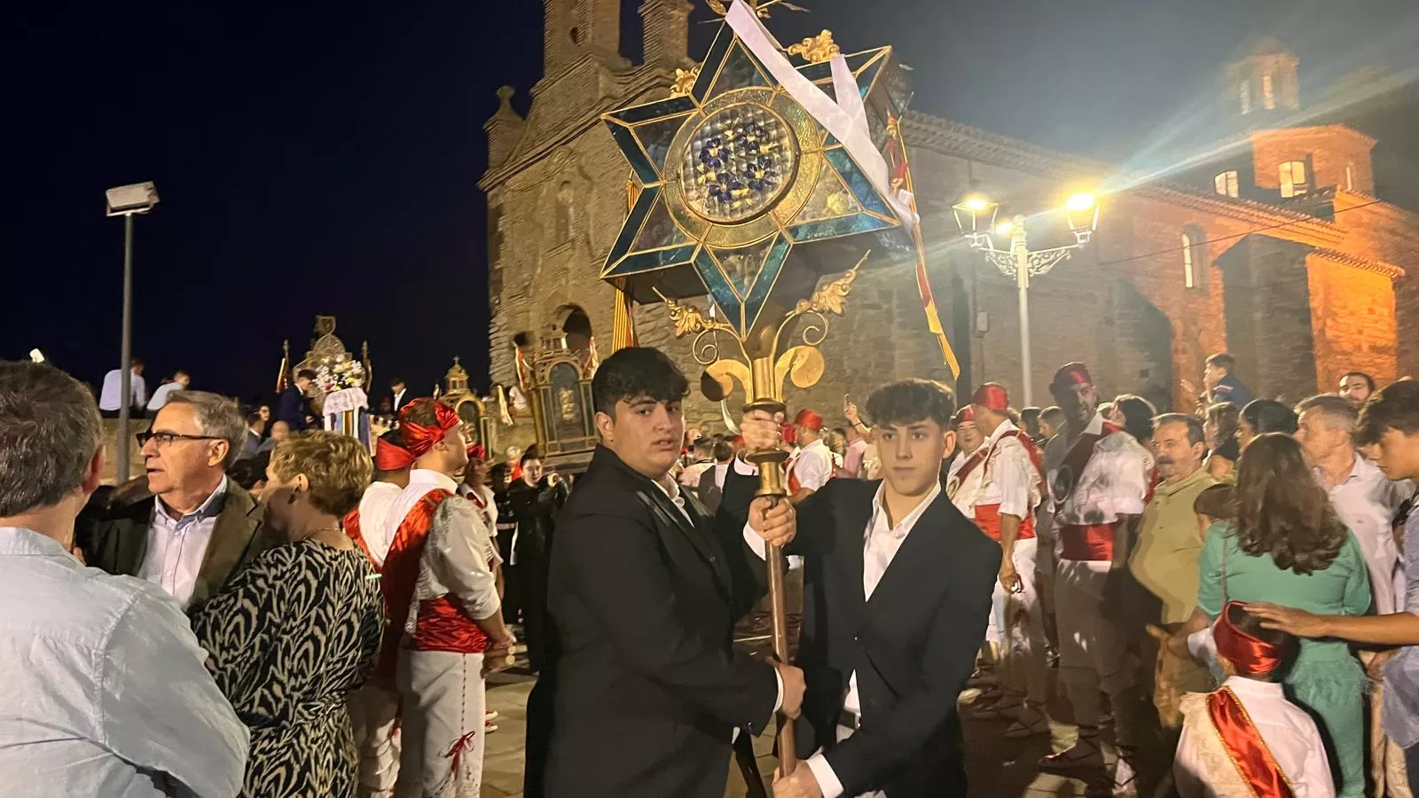 Procesión de la bajada de la Virgen de Corona de Almudévar. Foto Mercedes Manterola