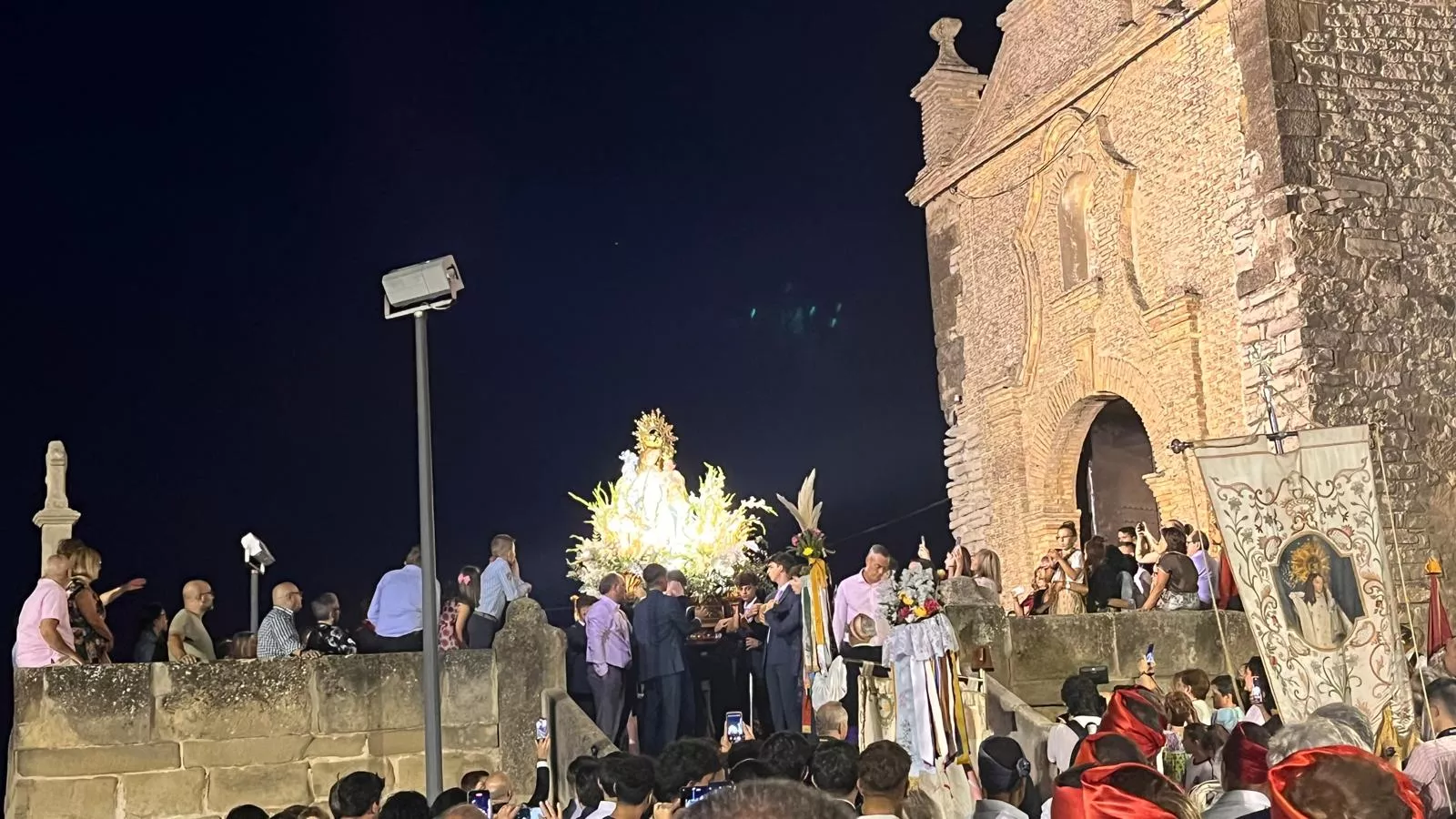 Procesión de la bajada de la Virgen de Corona de Almudévar. Foto Mercedes Manterola