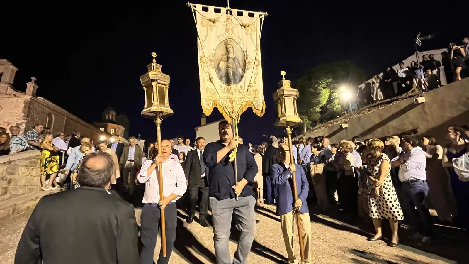 Procesión de la bajada de la Virgen de Corona de Almudévar. Foto Mercedes Manterola