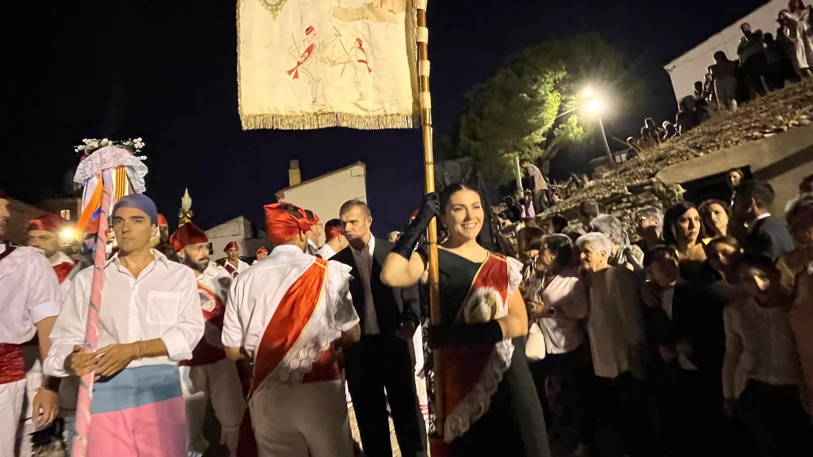 Procesión de la bajada de la Virgen de Corona de Almudévar. Foto Mercedes Manterola