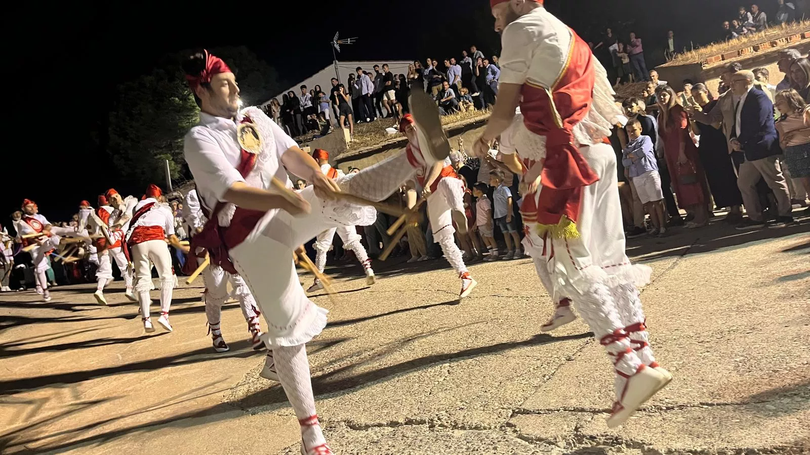 Procesión de la bajada de la Virgen de Corona de Almudévar. Foto Mercedes Manterola