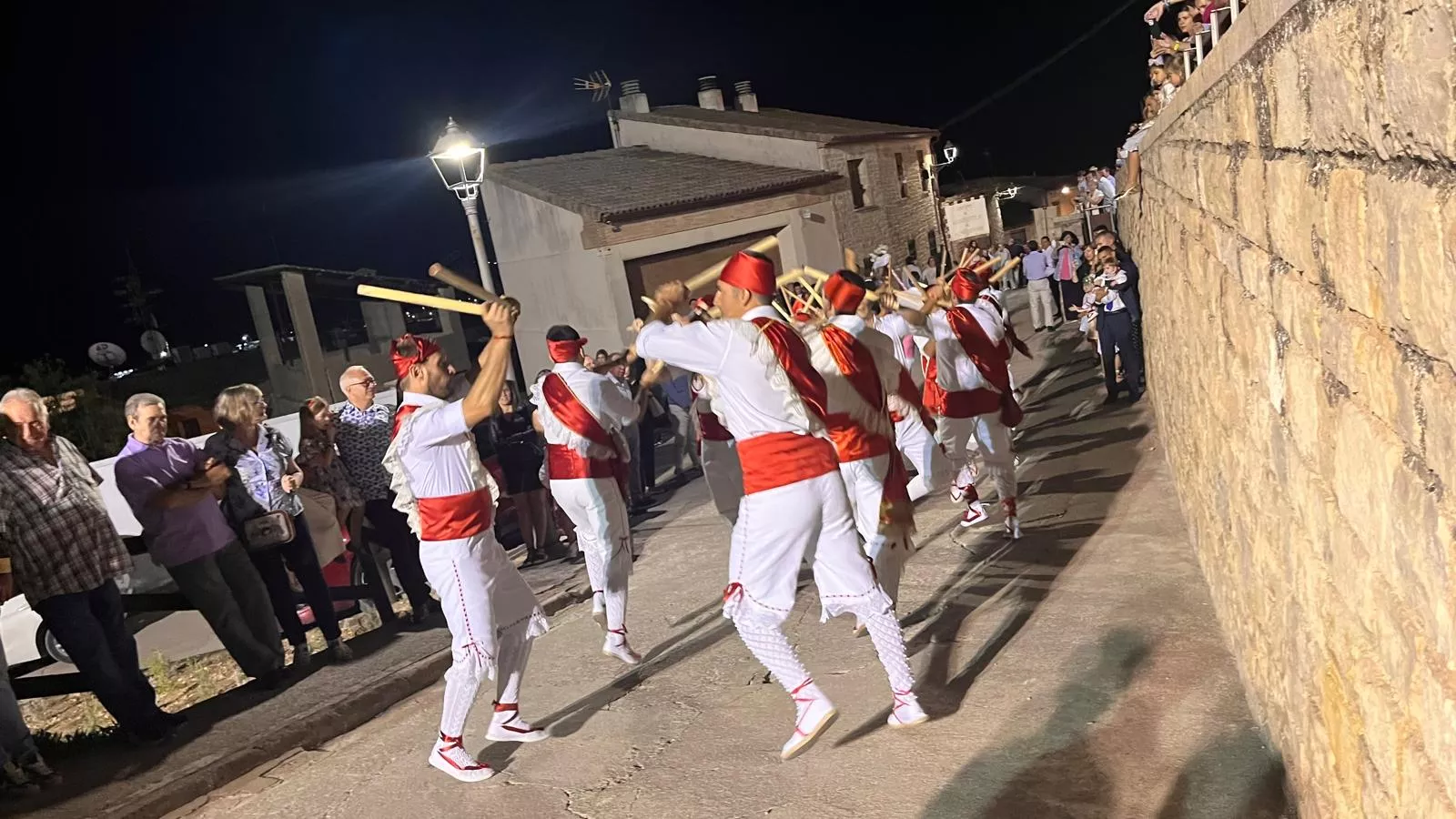 Procesión de la bajada de la Virgen de Corona de Almudévar. Foto Mercedes Manterola