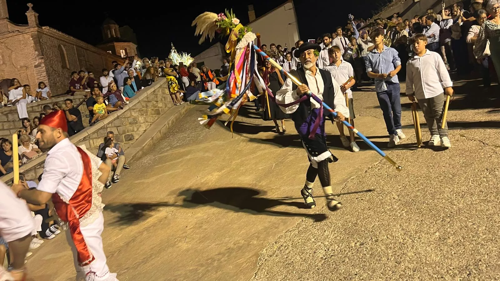Procesión de la bajada de la Virgen de Corona de Almudévar. Foto Mercedes Manterola