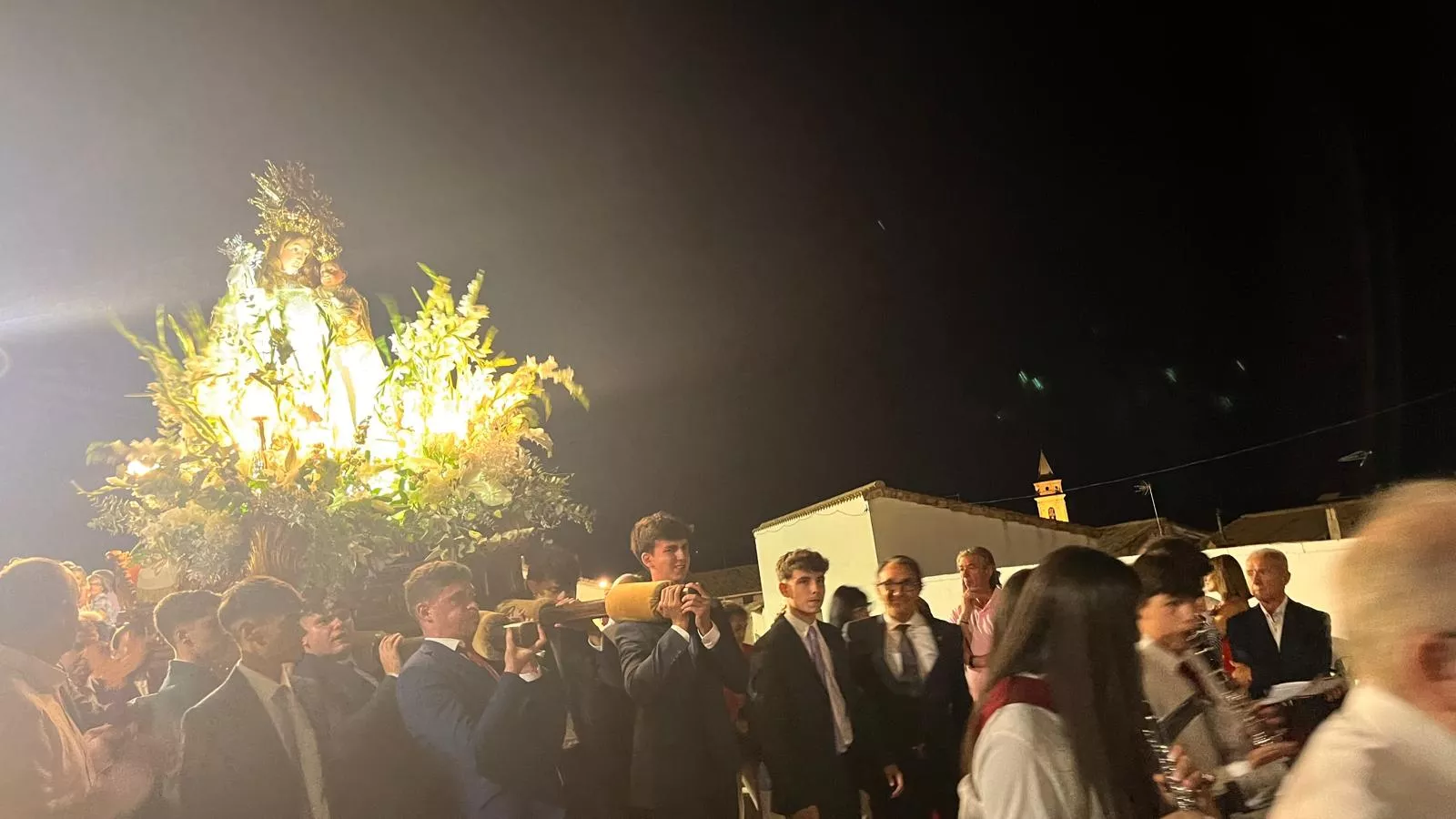 Procesión de la bajada de la Virgen de Corona de Almudévar. Foto Mercedes Manterola