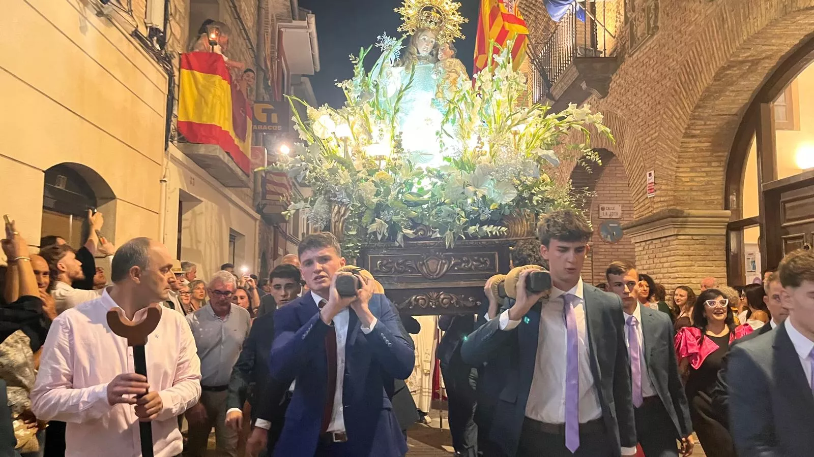 Procesión de la bajada de la Virgen de Corona de Almudévar. Foto Mercedes Manterola