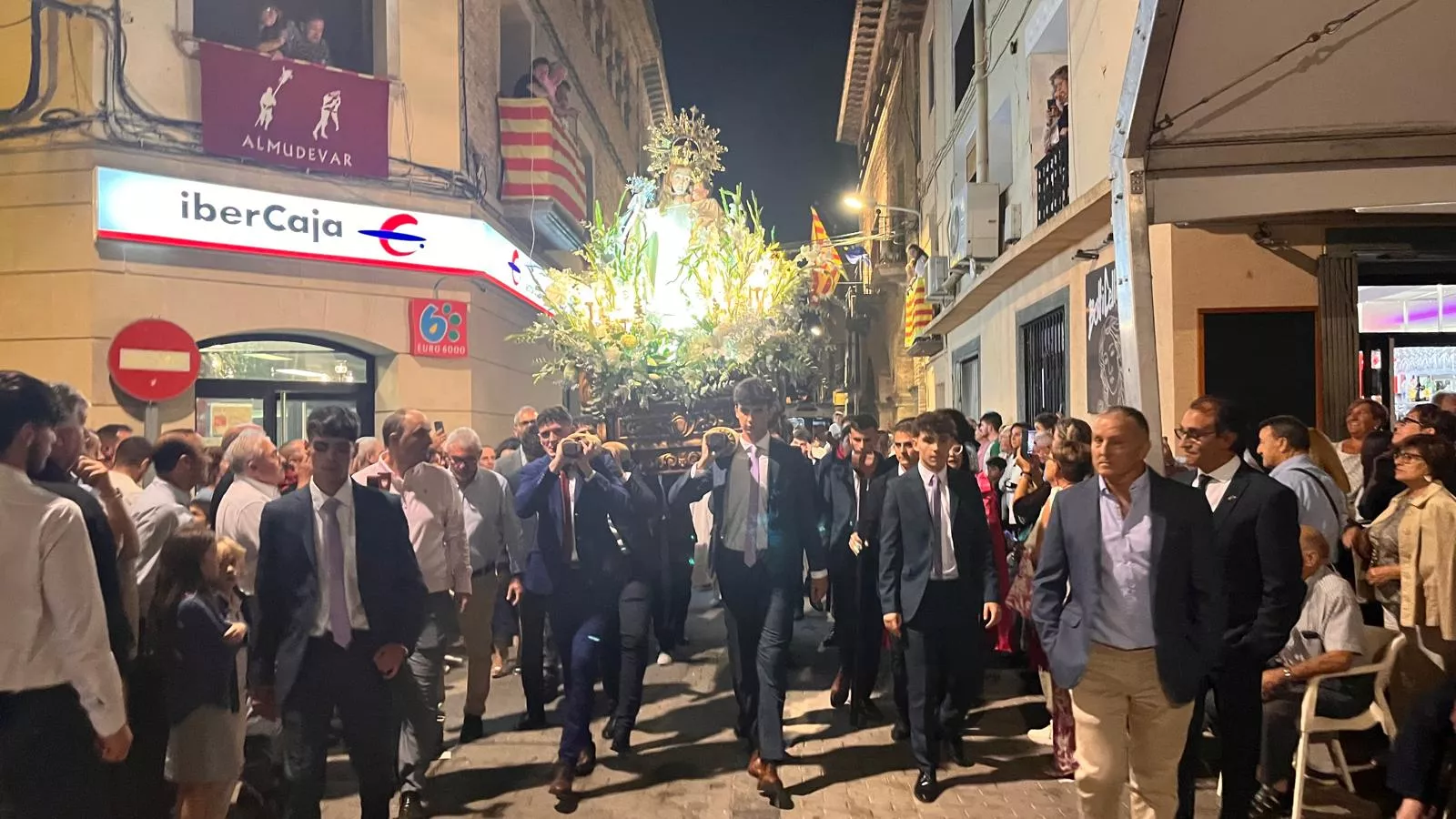 Procesión de la bajada de la Virgen de Corona de Almudévar. Foto Mercedes Manterola