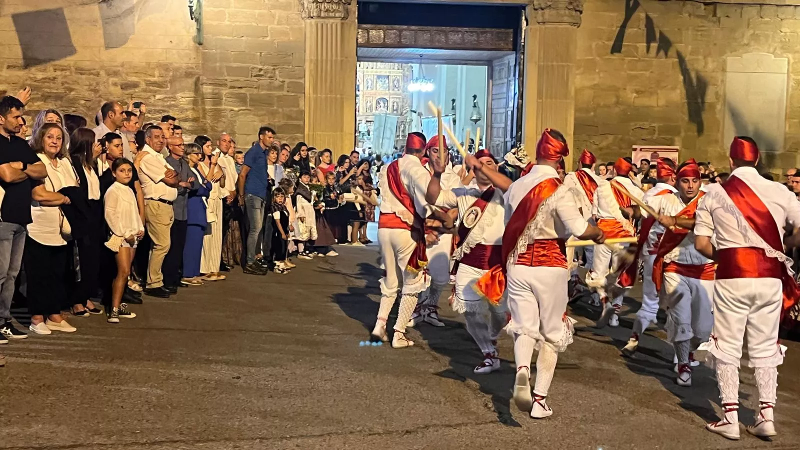 Procesión de la bajada de la Virgen de Corona de Almudévar. Foto Mercedes Manterola