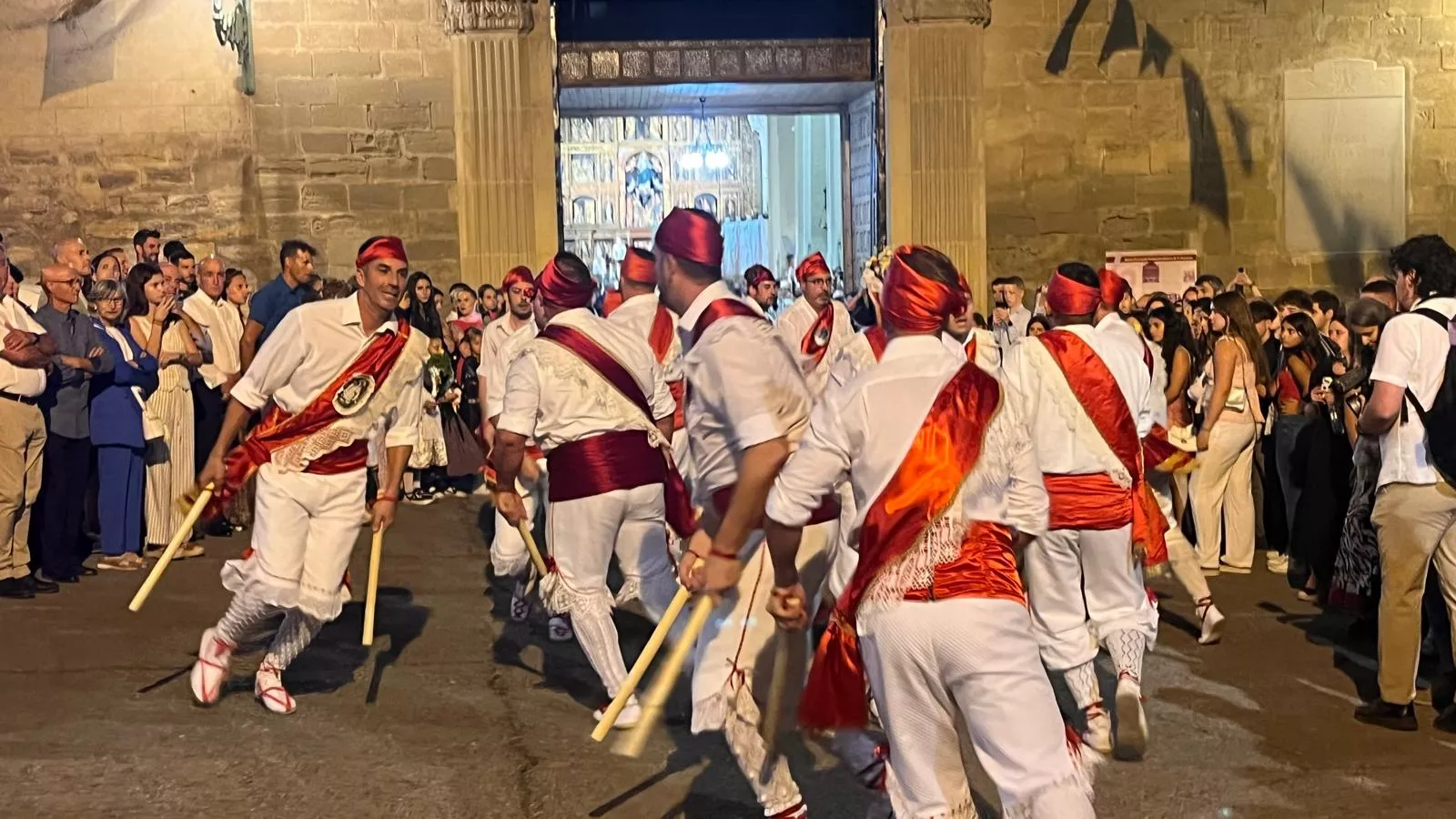 Procesión de la bajada de la Virgen de Corona de Almudévar. Foto Mercedes Manterola