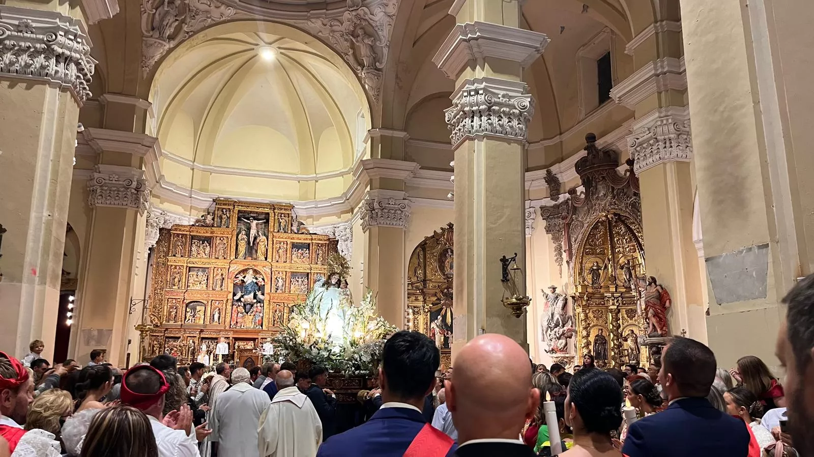 Procesión de la bajada de la Virgen de Corona de Almudévar. Foto Mercedes Manterola