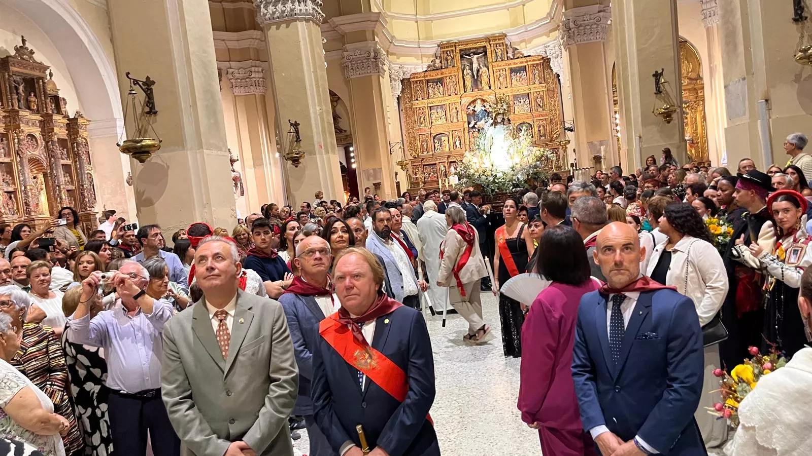 Procesión de la bajada de la Virgen de Corona de Almudévar. Foto Mercedes Manterola