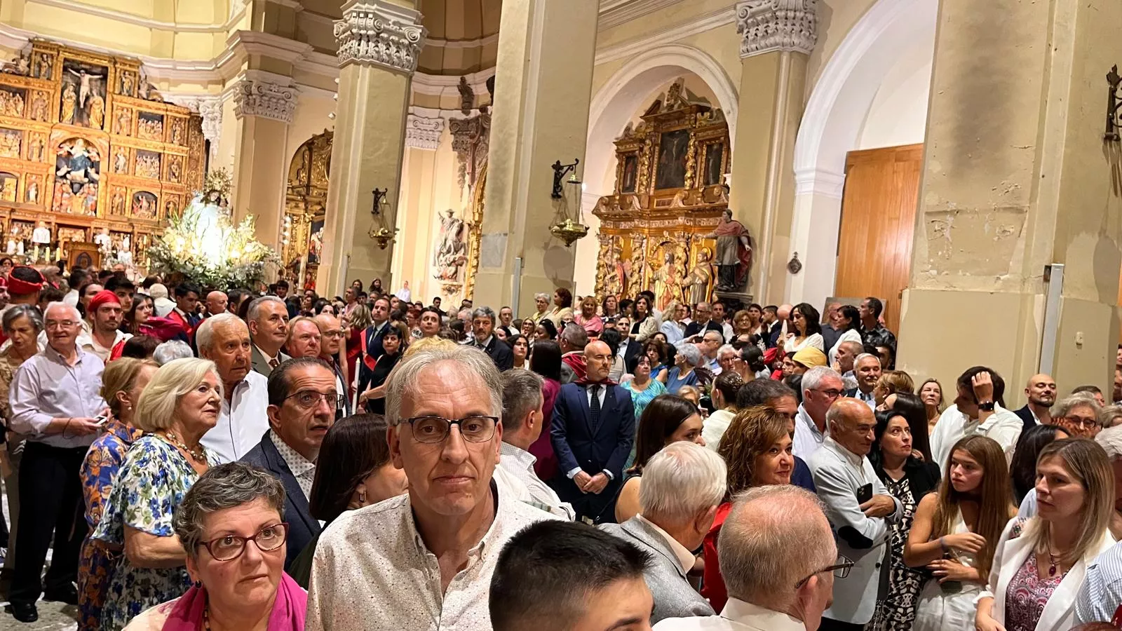 Procesión de la bajada de la Virgen de Corona de Almudévar. Foto Mercedes Manterola