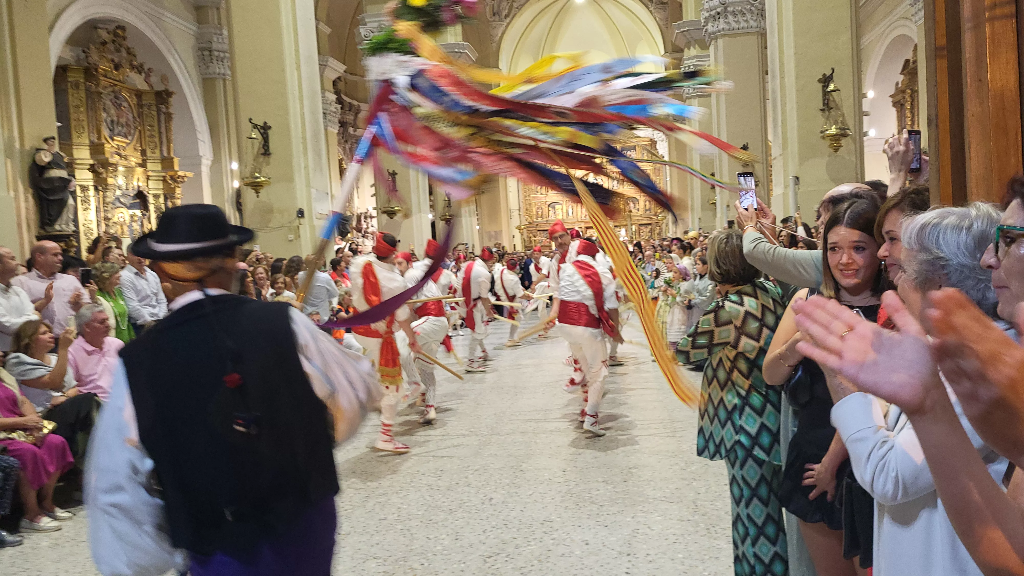 Procesión de la bajada de la Virgen de Corona de Almudévar. Foto Mercedes Manterola