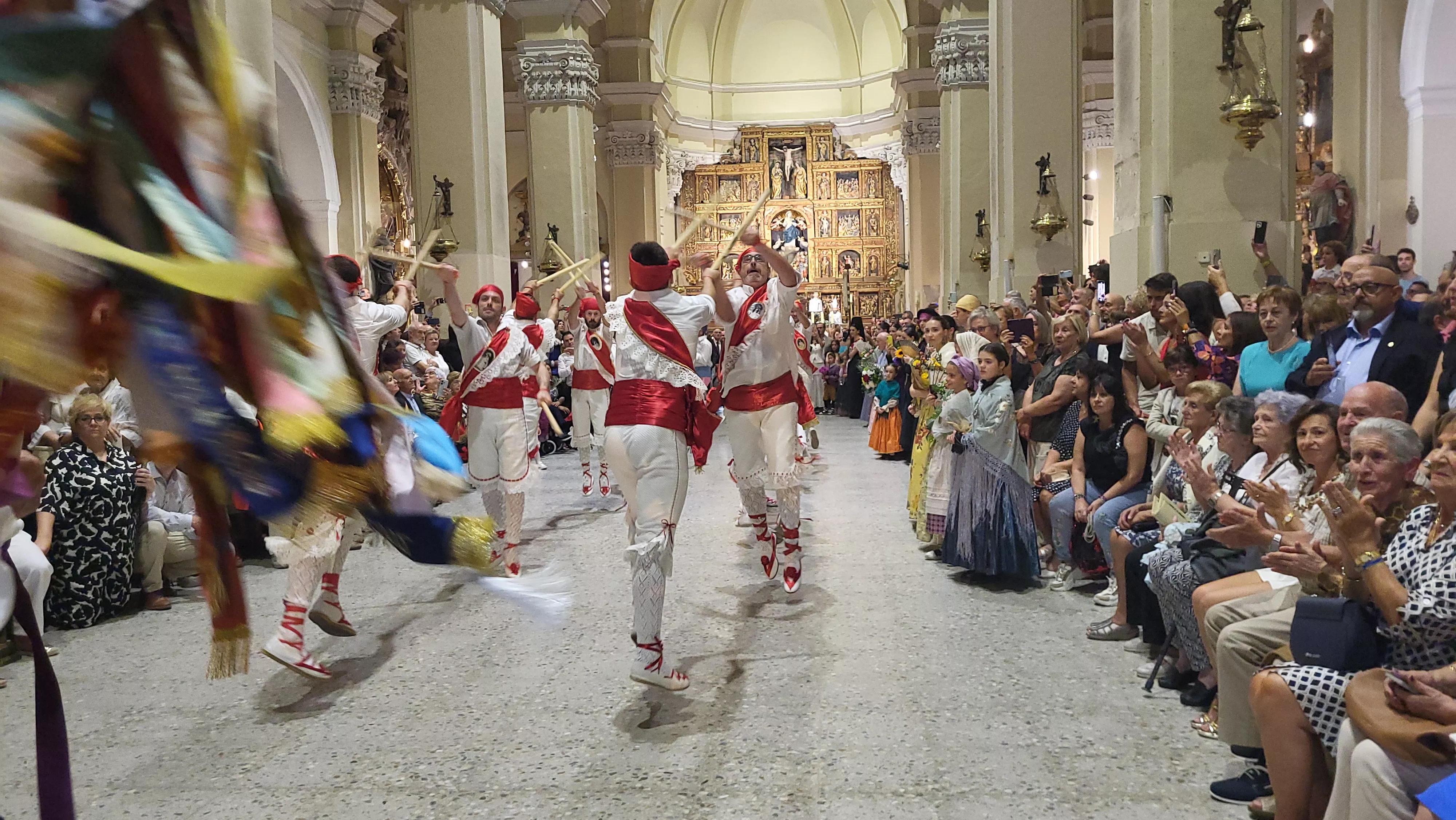 Procesión de la bajada de la Virgen de Corona de Almudévar. Foto Mercedes Manterola
