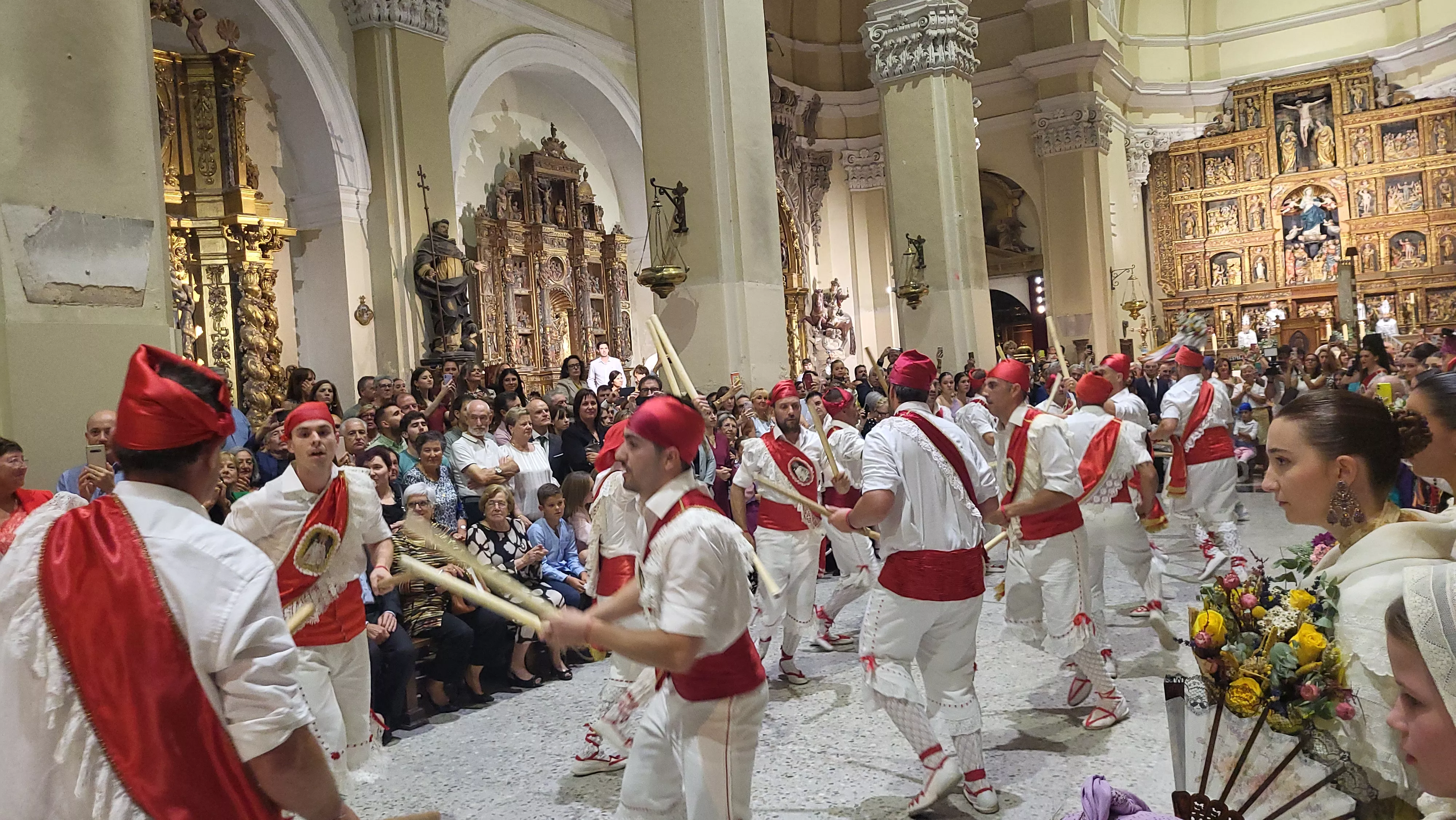 Procesión de la bajada de la Virgen de Corona de Almudévar. Foto Mercedes Manterola