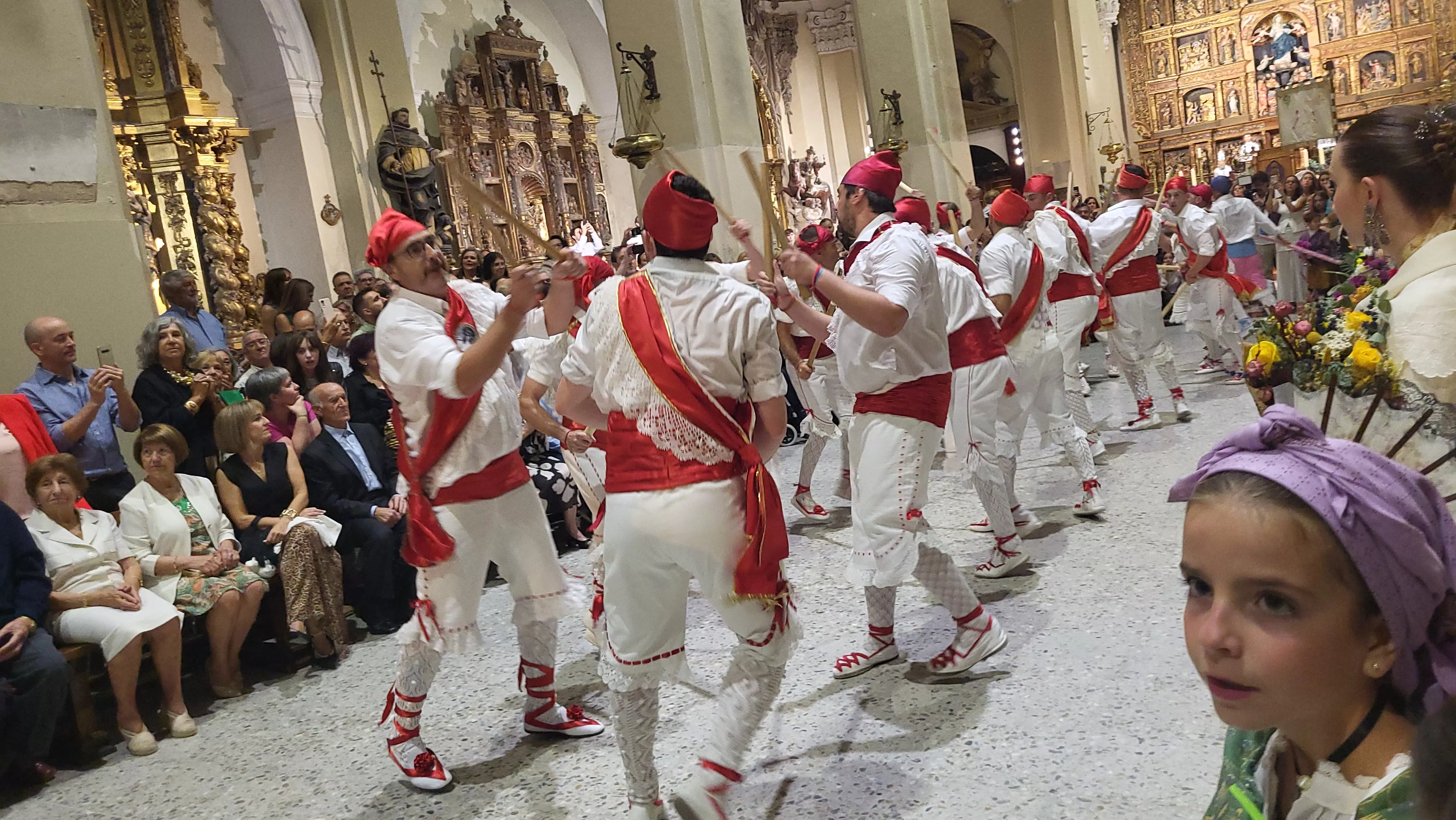 Procesión de la bajada de la Virgen de Corona de Almudévar. Foto Mercedes Manterola