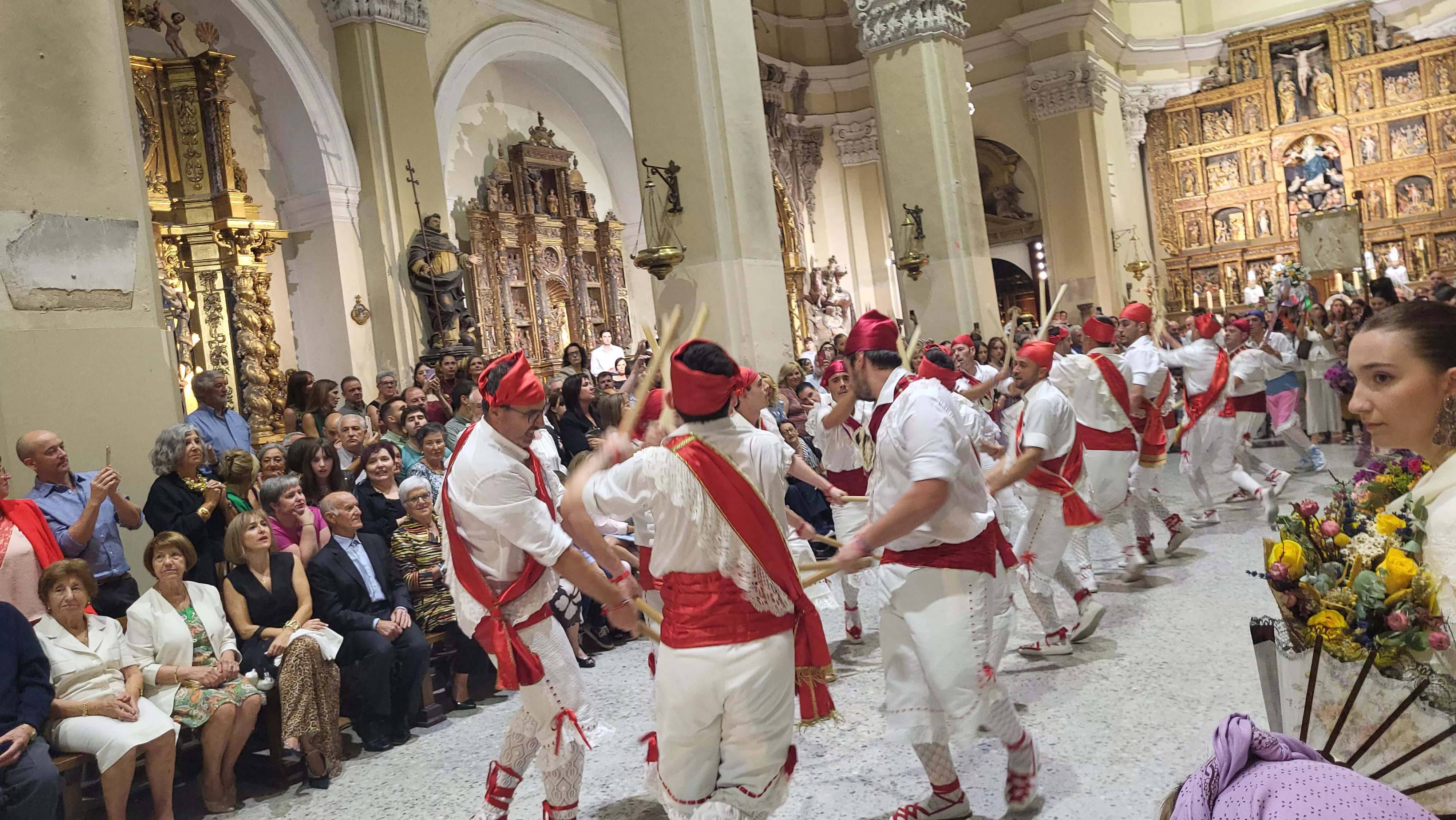 Procesión de la bajada de la Virgen de Corona de Almudévar. Foto Mercedes Manterola